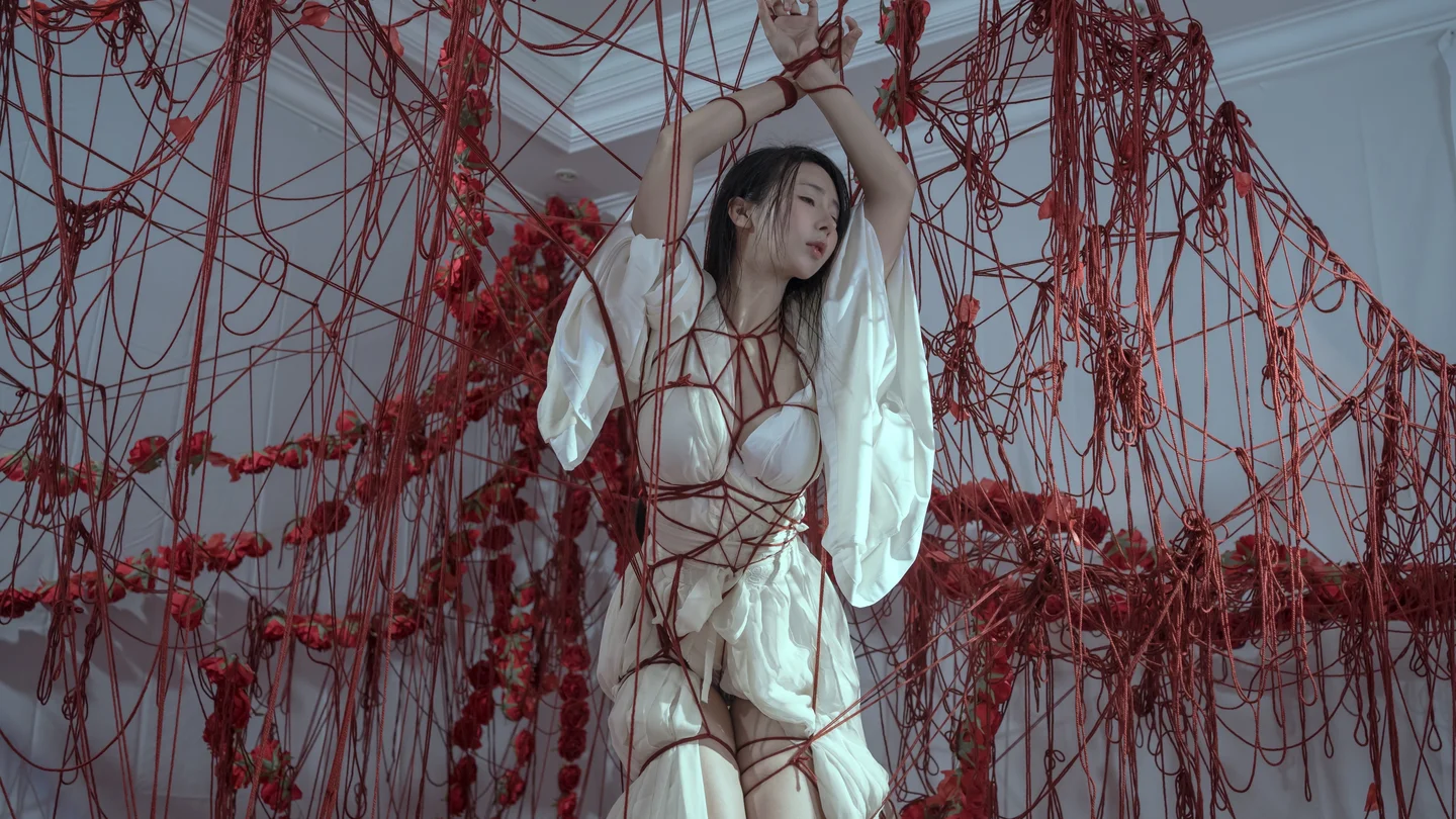 云溪溪 - 奶桃 囚鸟 [64P] 20240830-105532(2).webp