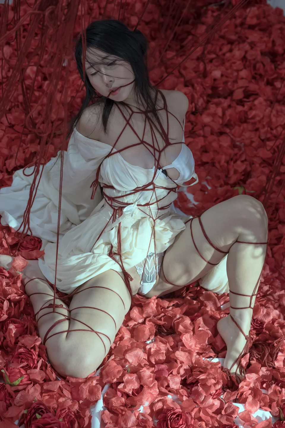 云溪溪 - 奶桃 囚鸟 [64P] 20240830-105532(28).webp
