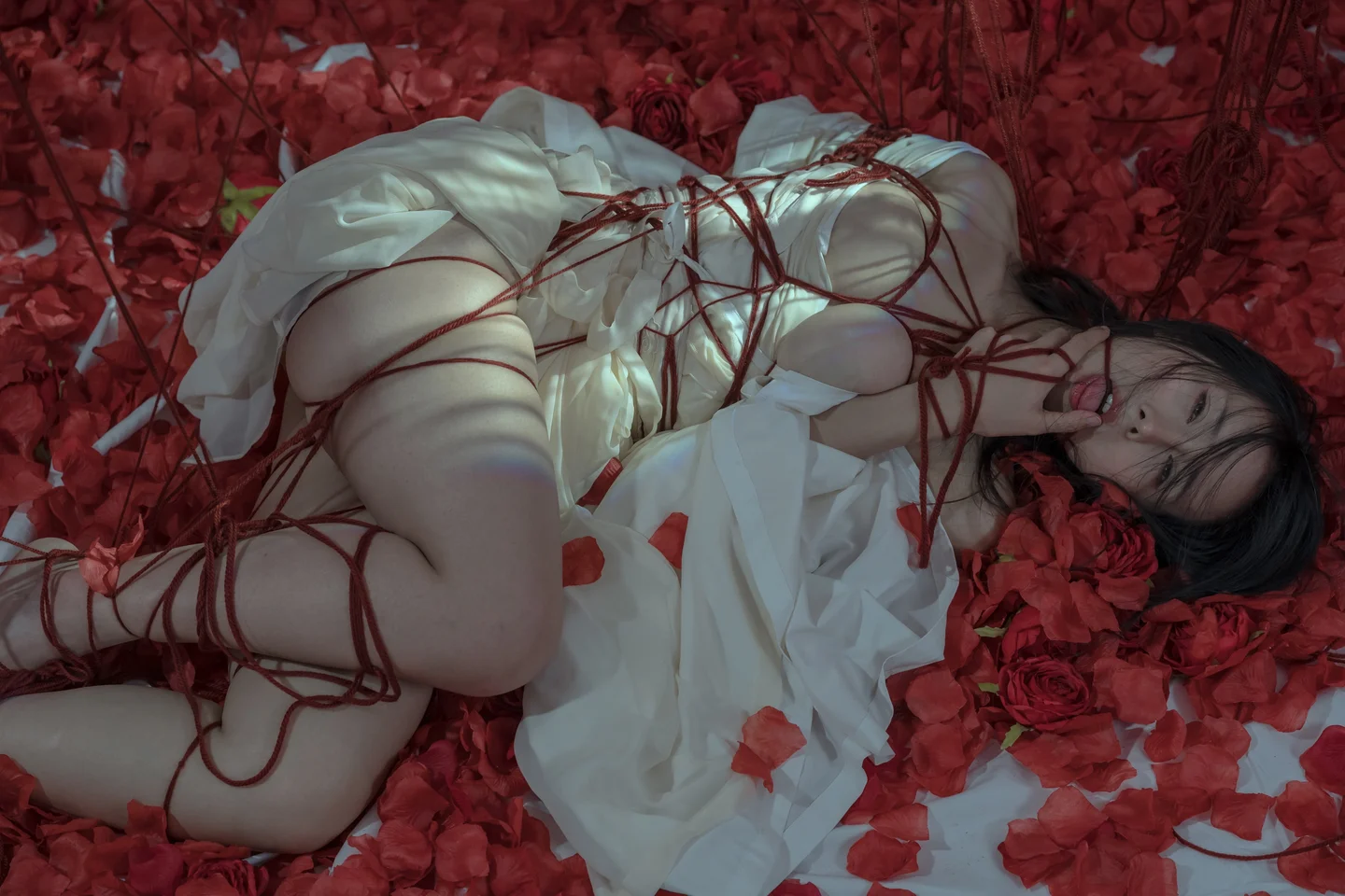 云溪溪 - 奶桃 囚鸟 [64P] 20240830-105532(45).webp