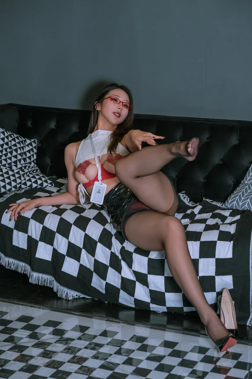 云溪溪 - 奶桃 麻辣OL [130P 1V] 20241009-121447(23).webp