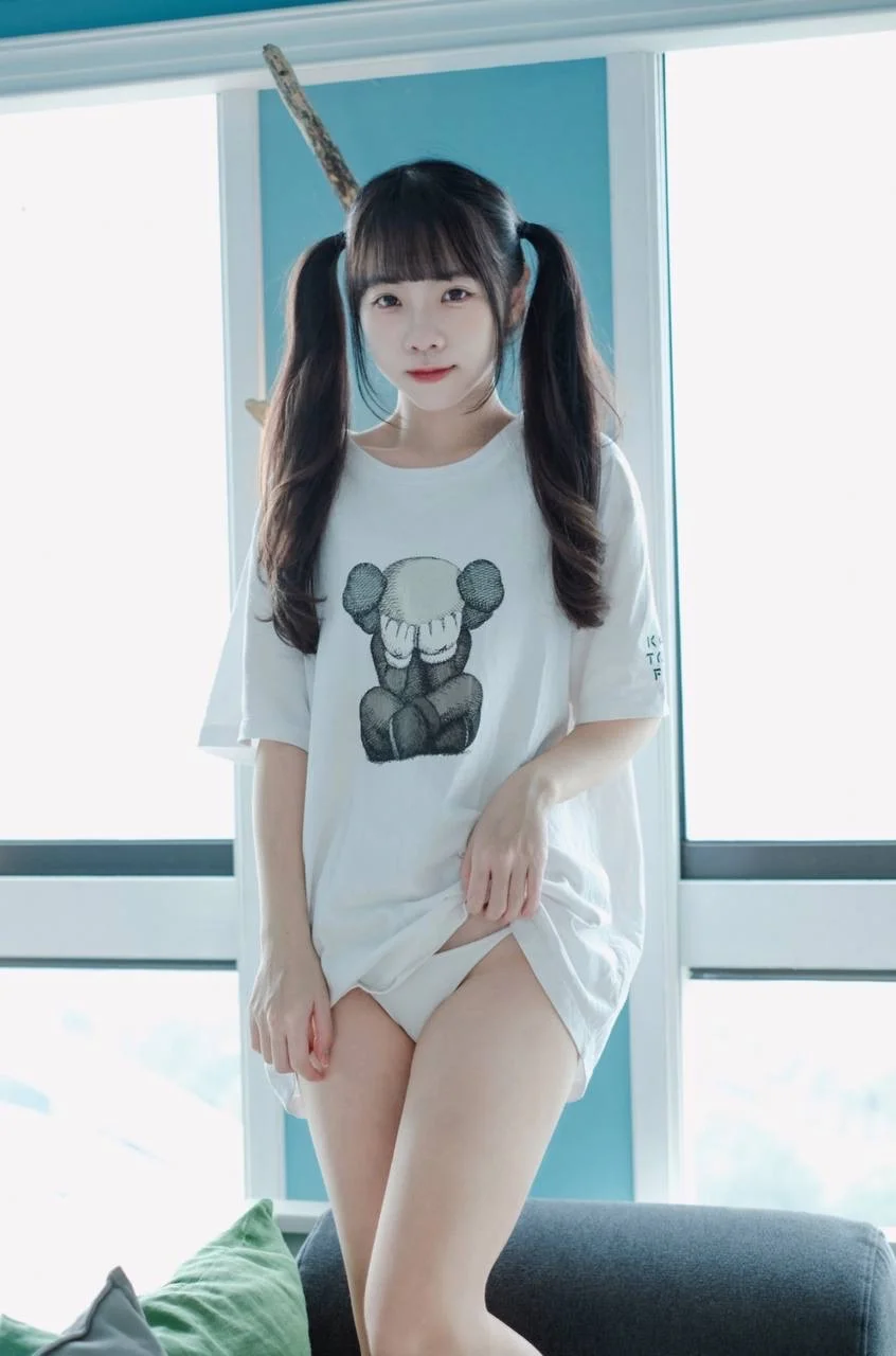 可可小白兔_捕獲一隻沒穿褲褲の小白兔🐰30P 20240912-214045(11).webp