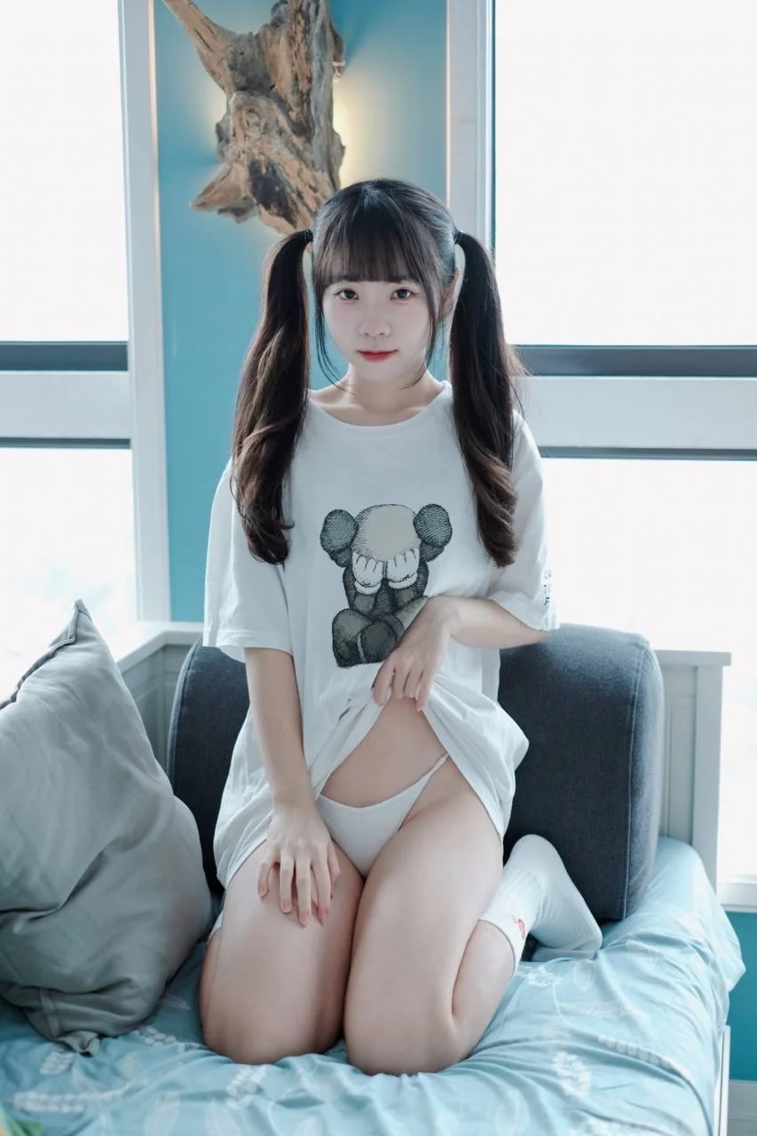 可可小白兔_捕獲一隻沒穿褲褲の小白兔🐰30P 20240912-214045(5).webp