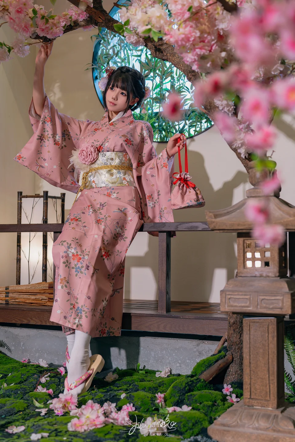 咬一口兔娘 -  8月订阅『温泉の女将』[77P 1V] 20240911-001746(12).webp