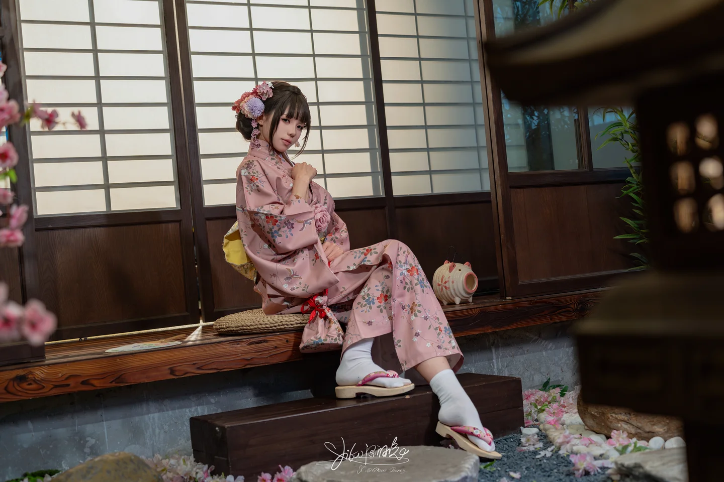 咬一口兔娘 -  8月订阅『温泉の女将』[77P 1V] 20240911-001746(15).webp