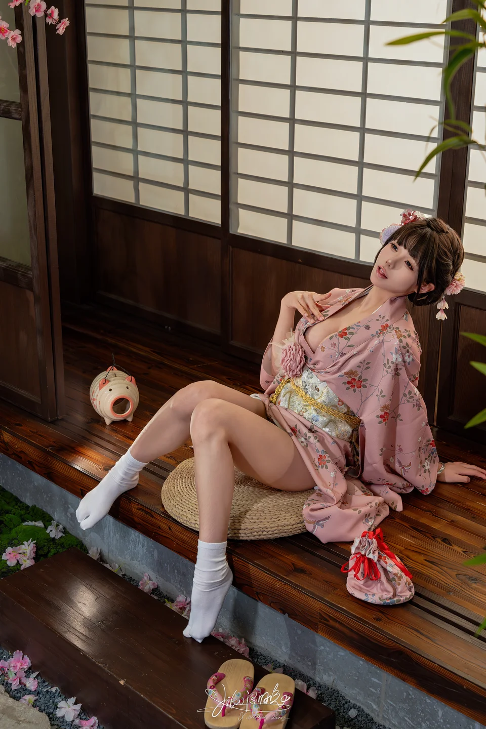 咬一口兔娘 -  8月订阅『温泉の女将』[77P 1V] 20240911-001746(38).webp