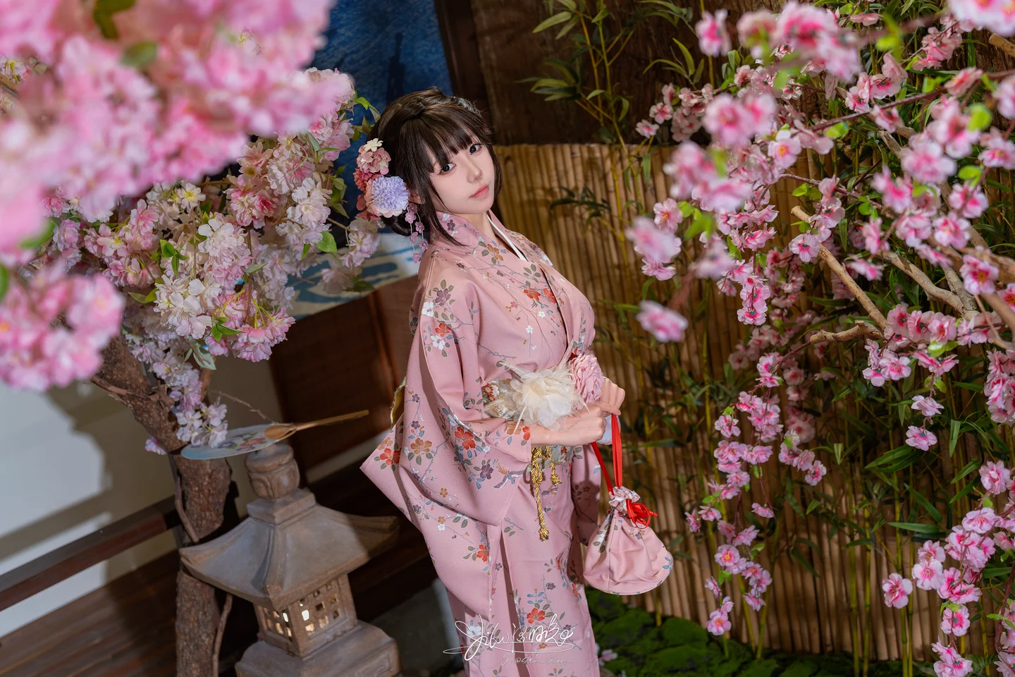 咬一口兔娘 -  8月订阅『温泉の女将』[77P 1V] 20240911-001746(5).webp