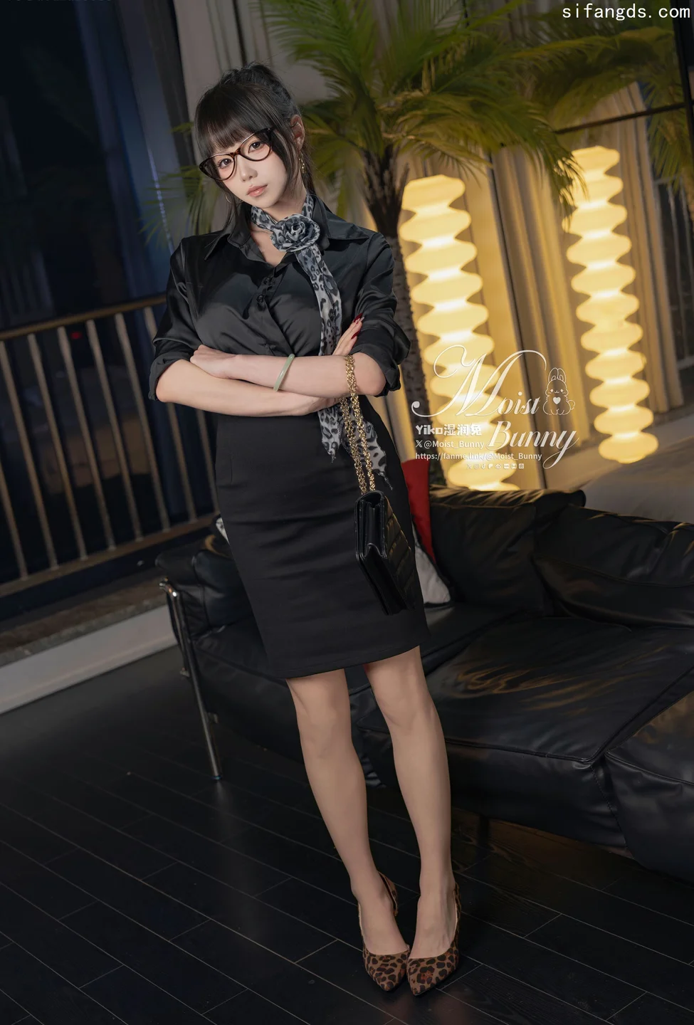 咬一口兔娘（Yiko湿润兔）_25年4月作品『总裁攻略』144P,1V_614MB 0120.webp
