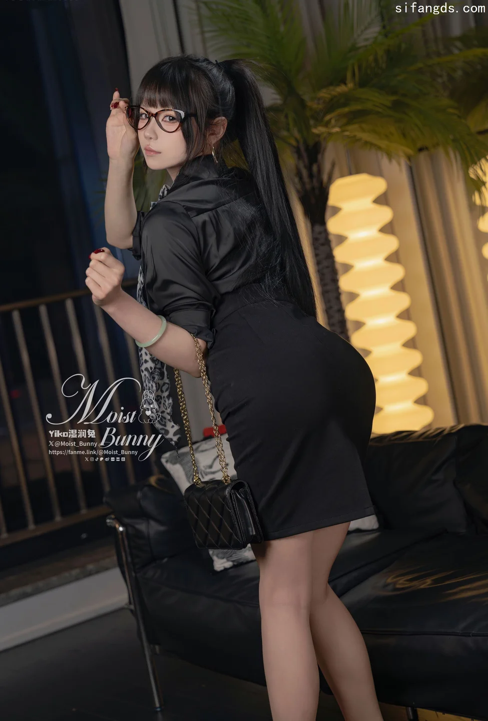 咬一口兔娘（Yiko湿润兔）_25年4月作品『总裁攻略』144P,1V_614MB 0130.webp