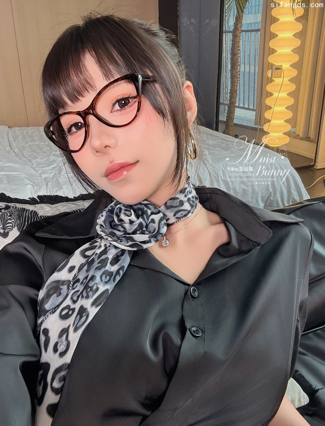 咬一口兔娘（Yiko湿润兔）_25年4月作品『总裁攻略』144P,1V_614MB 034.webp