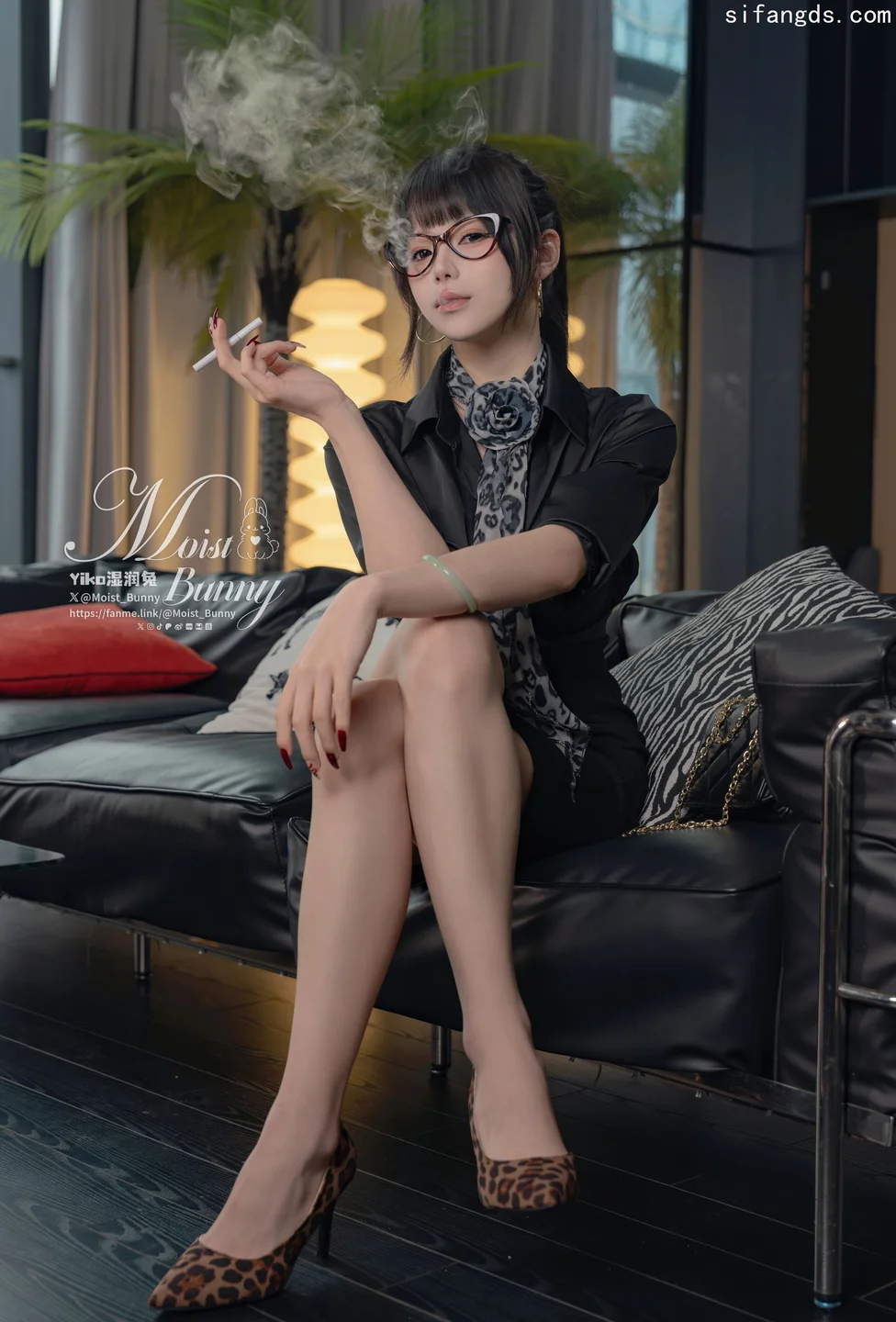 咬一口兔娘（Yiko湿润兔）_25年4月作品『总裁攻略』144P,1V_614MB 092.webp
