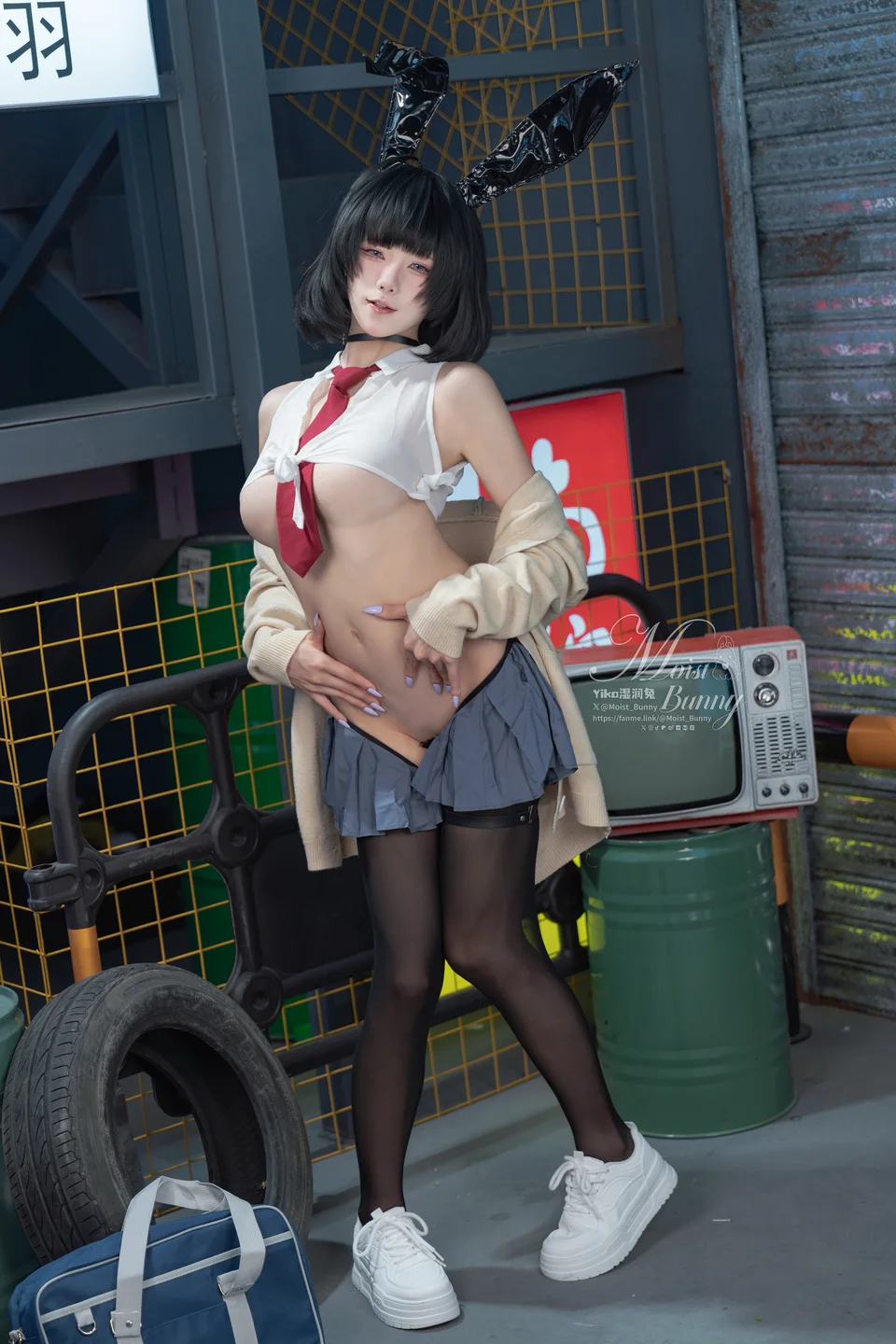 咬一口兔娘Yiko湿润兔_25年10月订阅作品_『赛博逆JK』87P,3V_3_22GB Yiko湿润兔『赛博逆JK』-14.webp