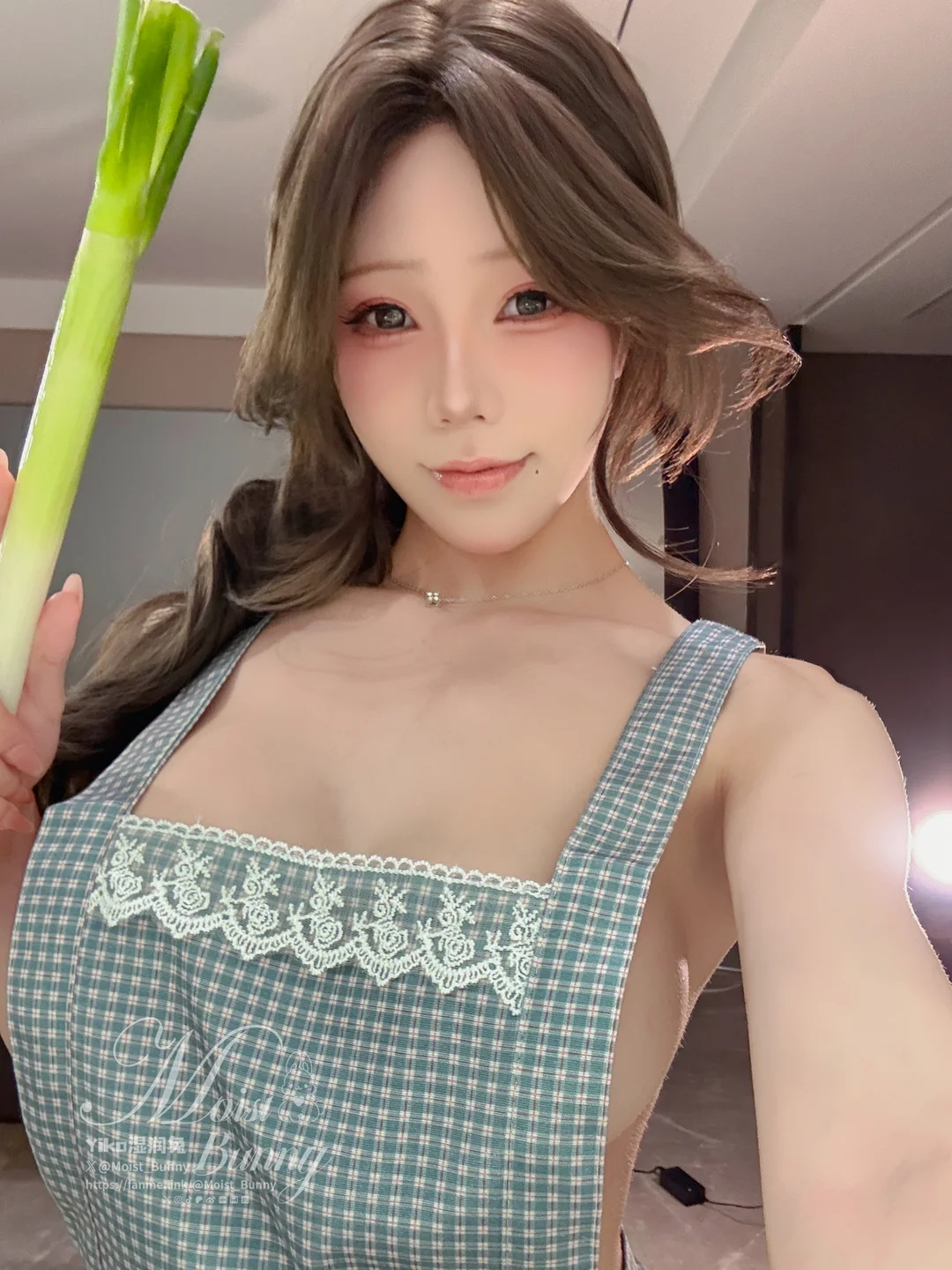 咬一口兔娘_26年03月订阅作品『继母の香』143P,4V_2_41GB Yiko湿润兔『继母の香』自拍-04.webp