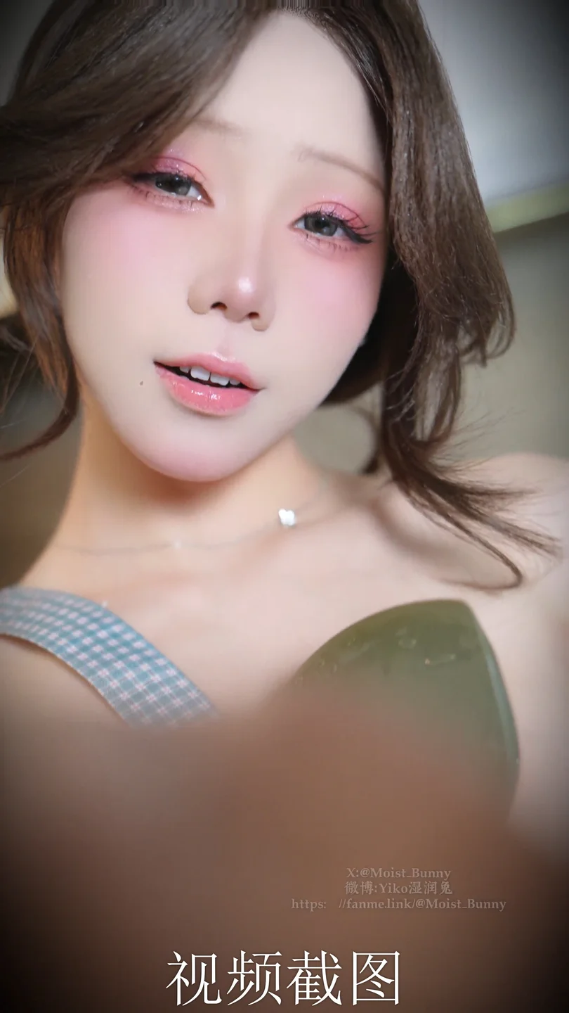 咬一口兔娘_26年03月订阅作品『继母の香』143P,4V_2_41GB Yiko湿润兔『继母の香』视频截图-16.webp