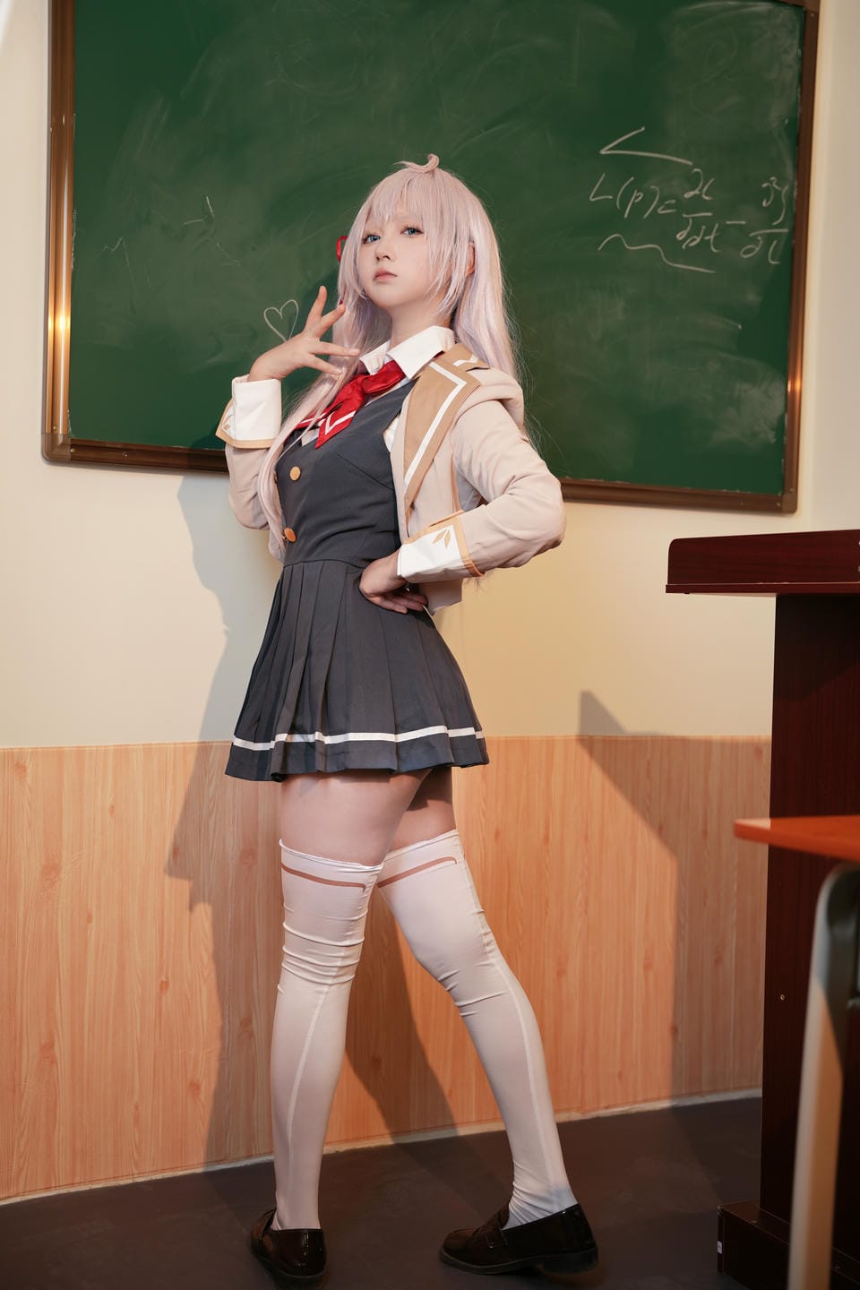 喜欢爱理吗 不时以俄语轻声遮羞的邻座艾莉同学 2024_12_22_141633.jpg