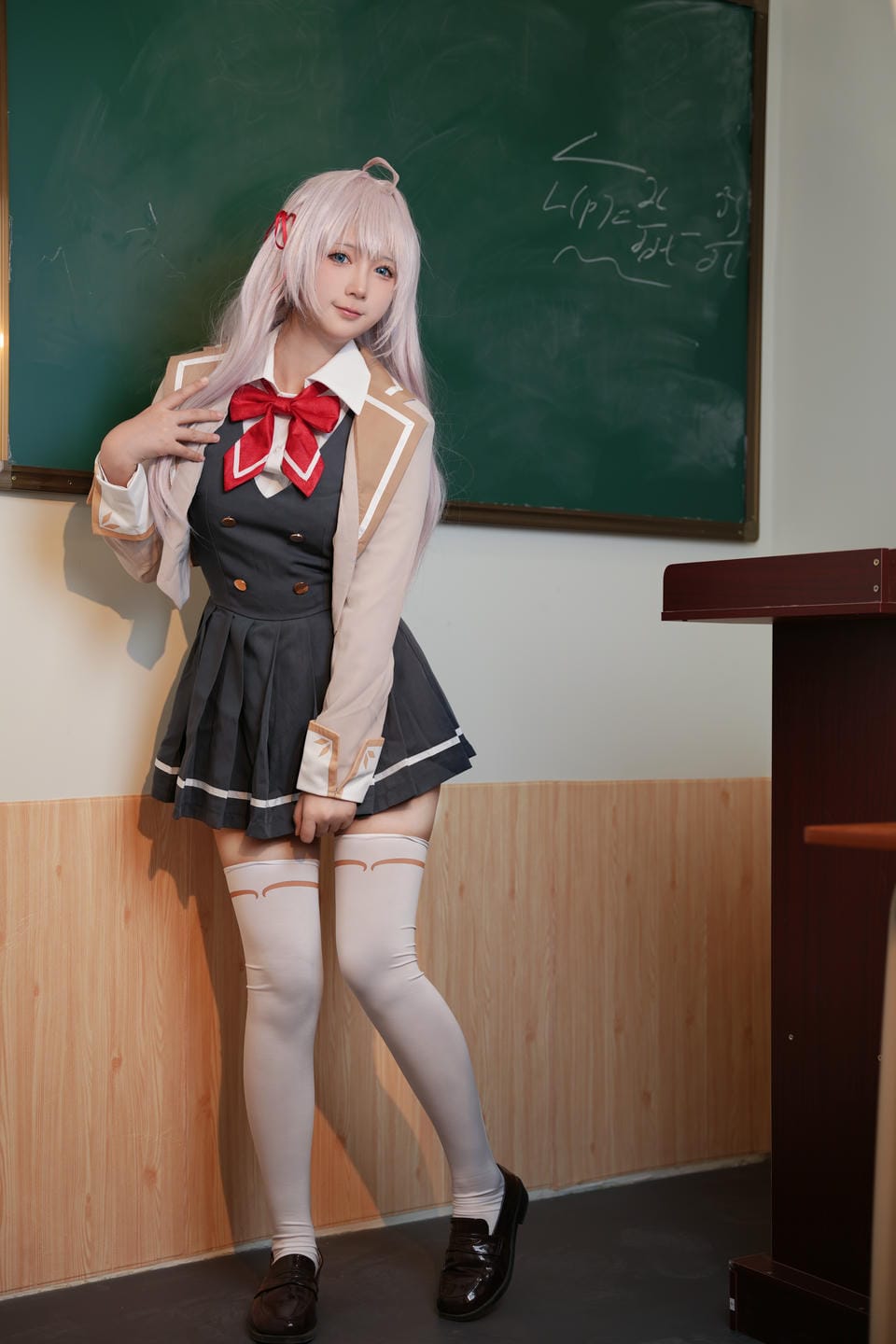 喜欢爱理吗 不时以俄语轻声遮羞的邻座艾莉同学 2024_12_22_143420.jpg