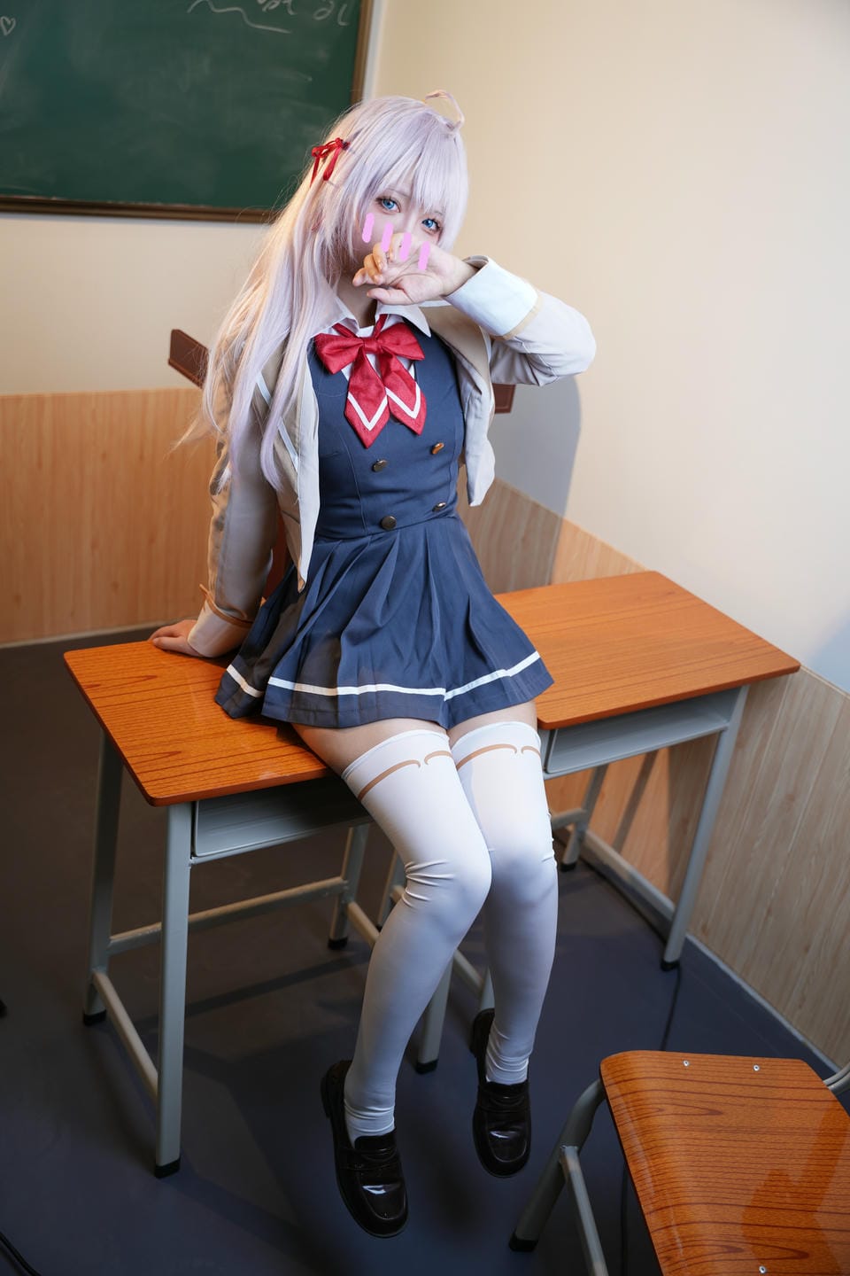 喜欢爱理吗 不时以俄语轻声遮羞的邻座艾莉同学 2024_12_22_145035.jpg