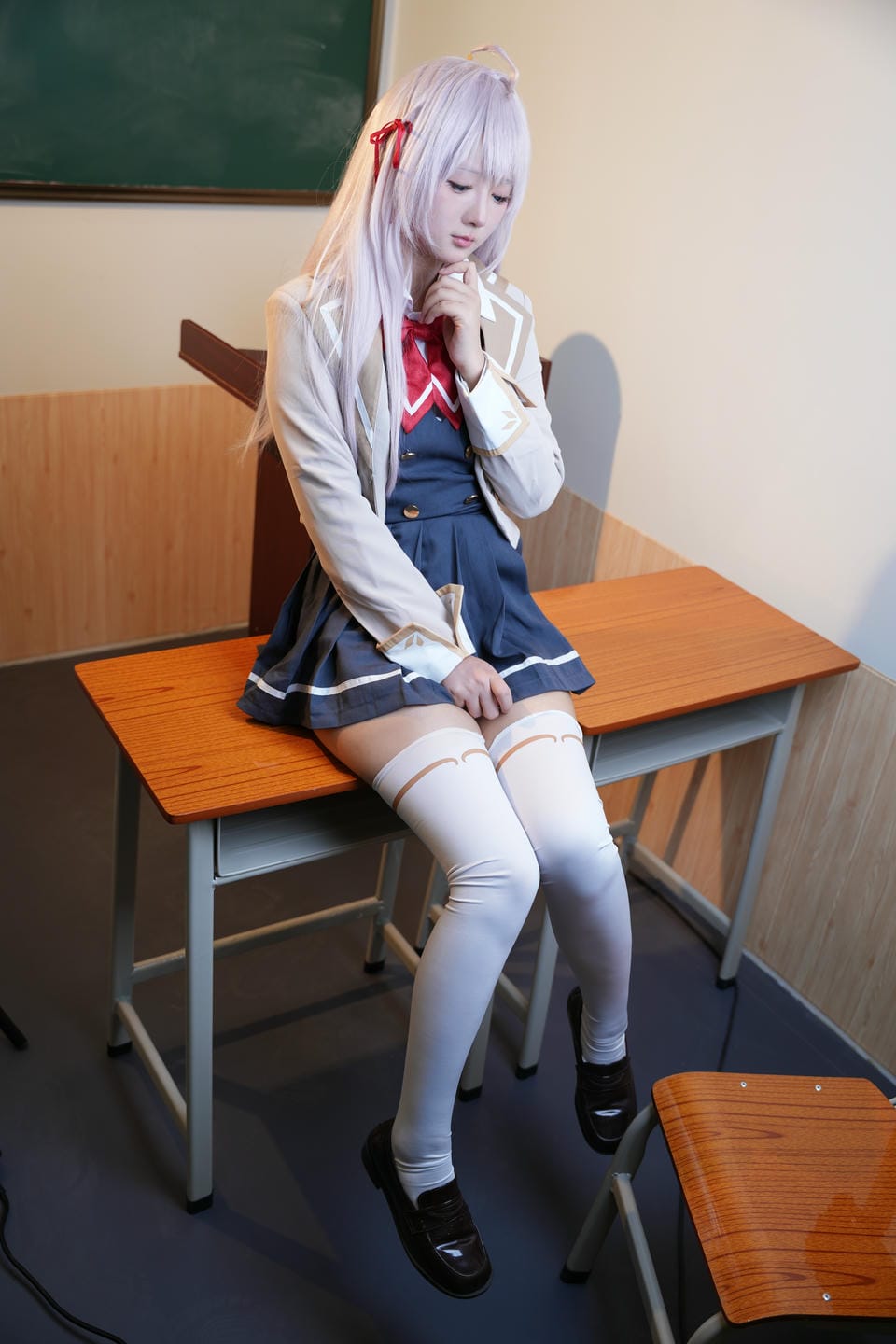 喜欢爱理吗 不时以俄语轻声遮羞的邻座艾莉同学 2024_12_22_145339.jpg