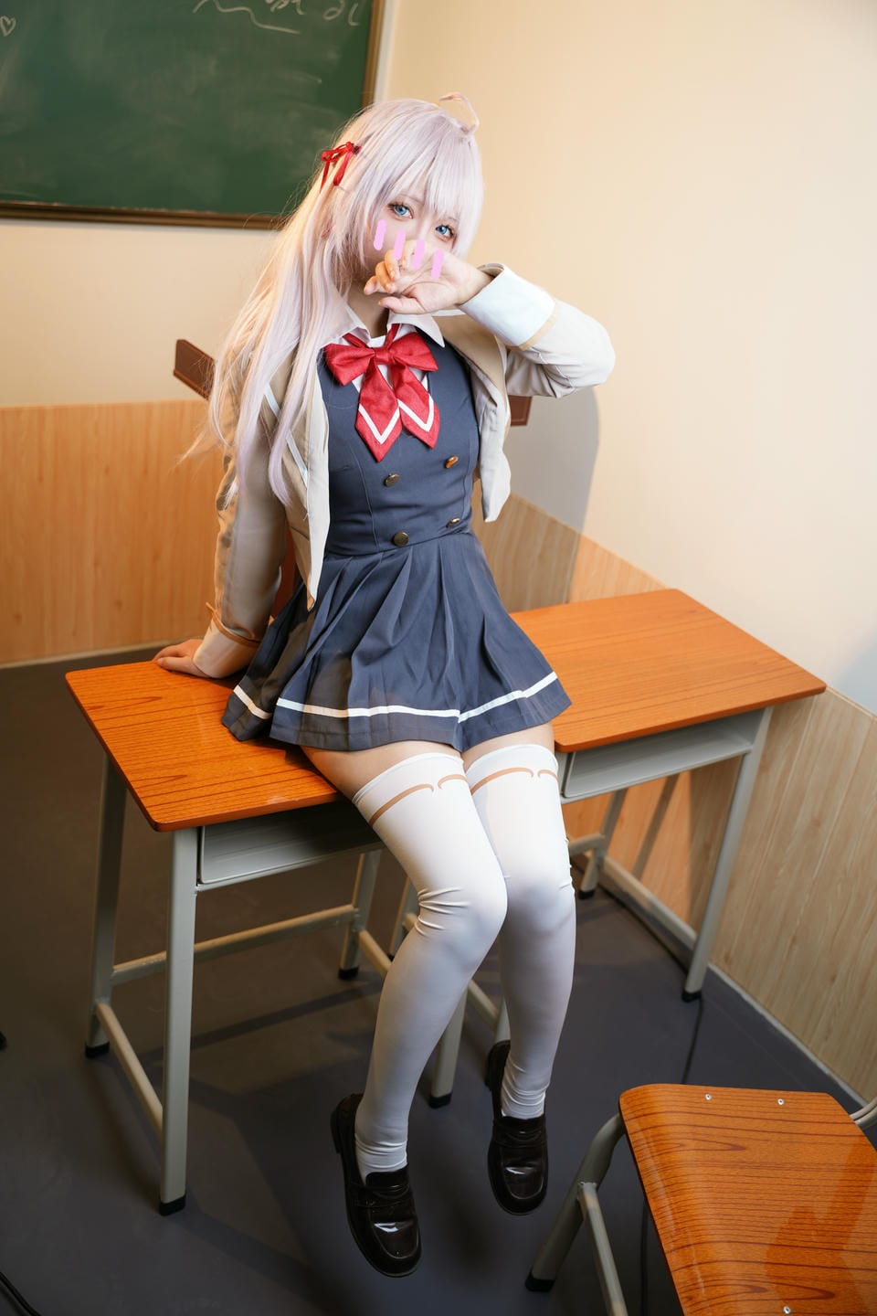 喜欢爱理吗 不时以俄语轻声遮羞的邻座艾莉同学 2024_12_22_152457.jpg