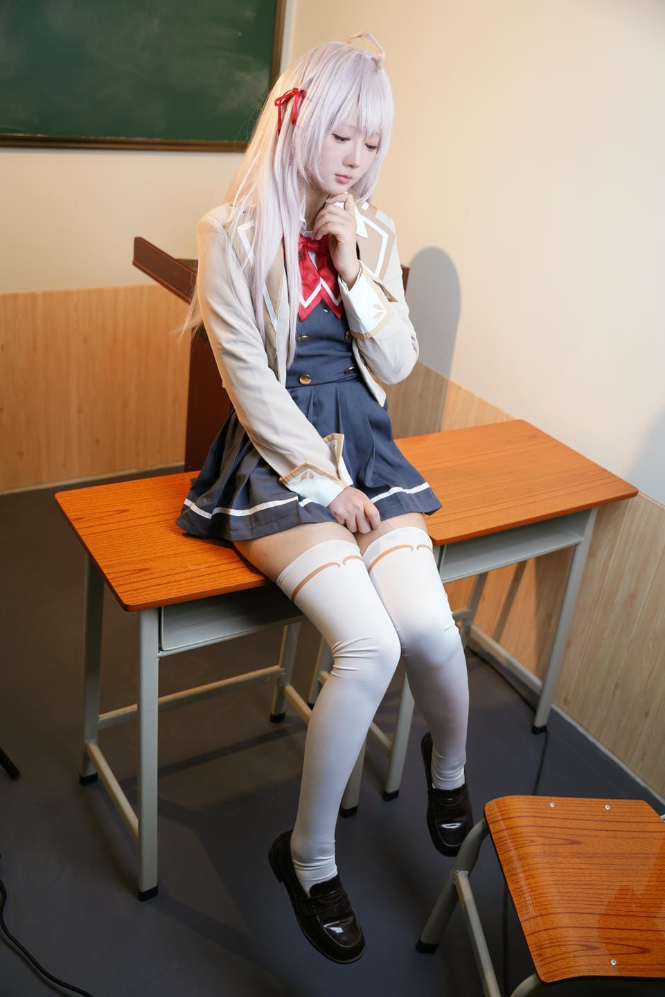 喜欢爱理吗 不时以俄语轻声遮羞的邻座艾莉同学 2024_12_22_152513.jpg