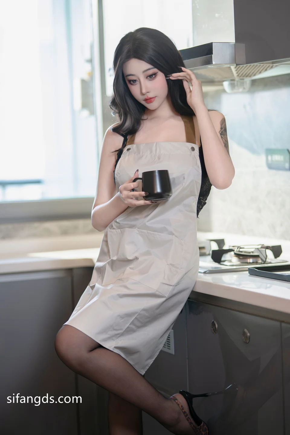 奈汐酱nice - 6月最新超美福利主妇 [80P,1V-1.96GB]
