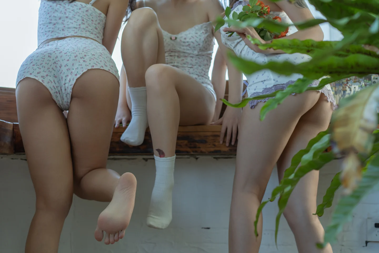 奈汐酱nice_夏日_&奶桃_&七月喵子_130P_1V 20240909-195706(32).webp