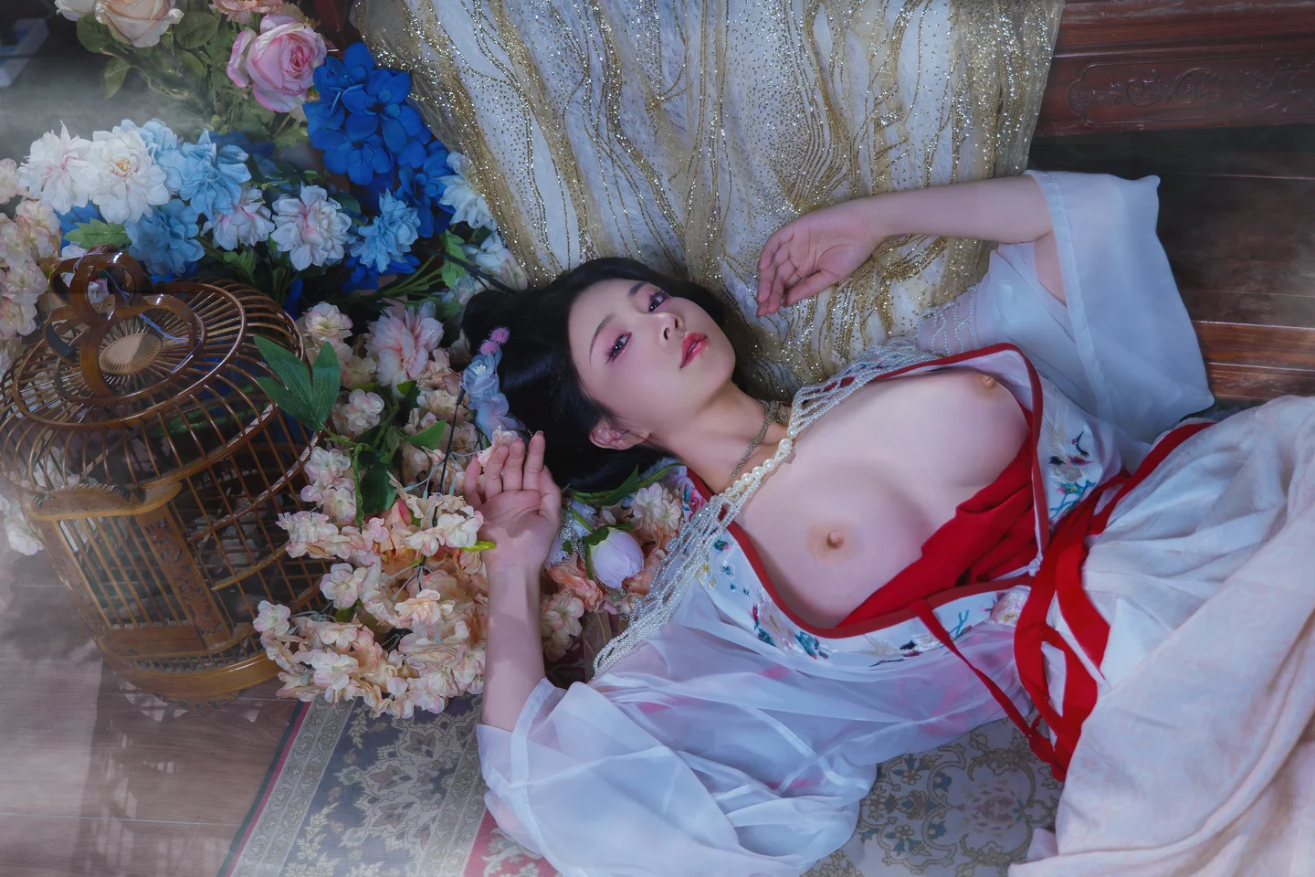 年年 – 广寒宫 [80P-728MB] 【丝足阁写真】076.webp