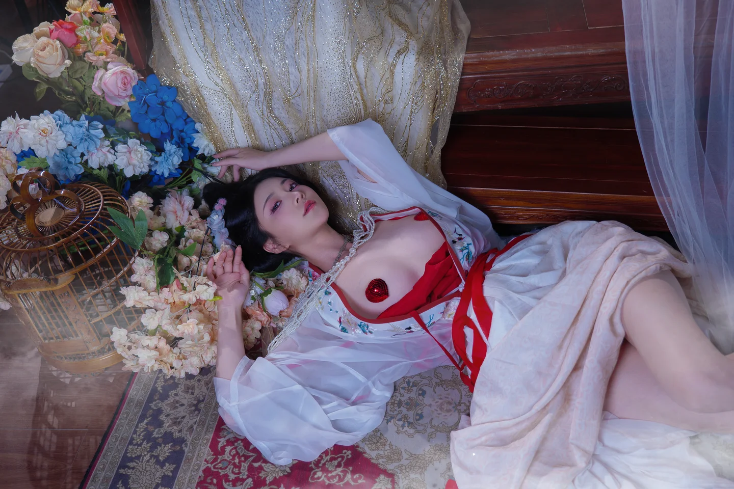 年年 – 广寒宫 [80P-728MB] 【丝足阁写真】077.webp
