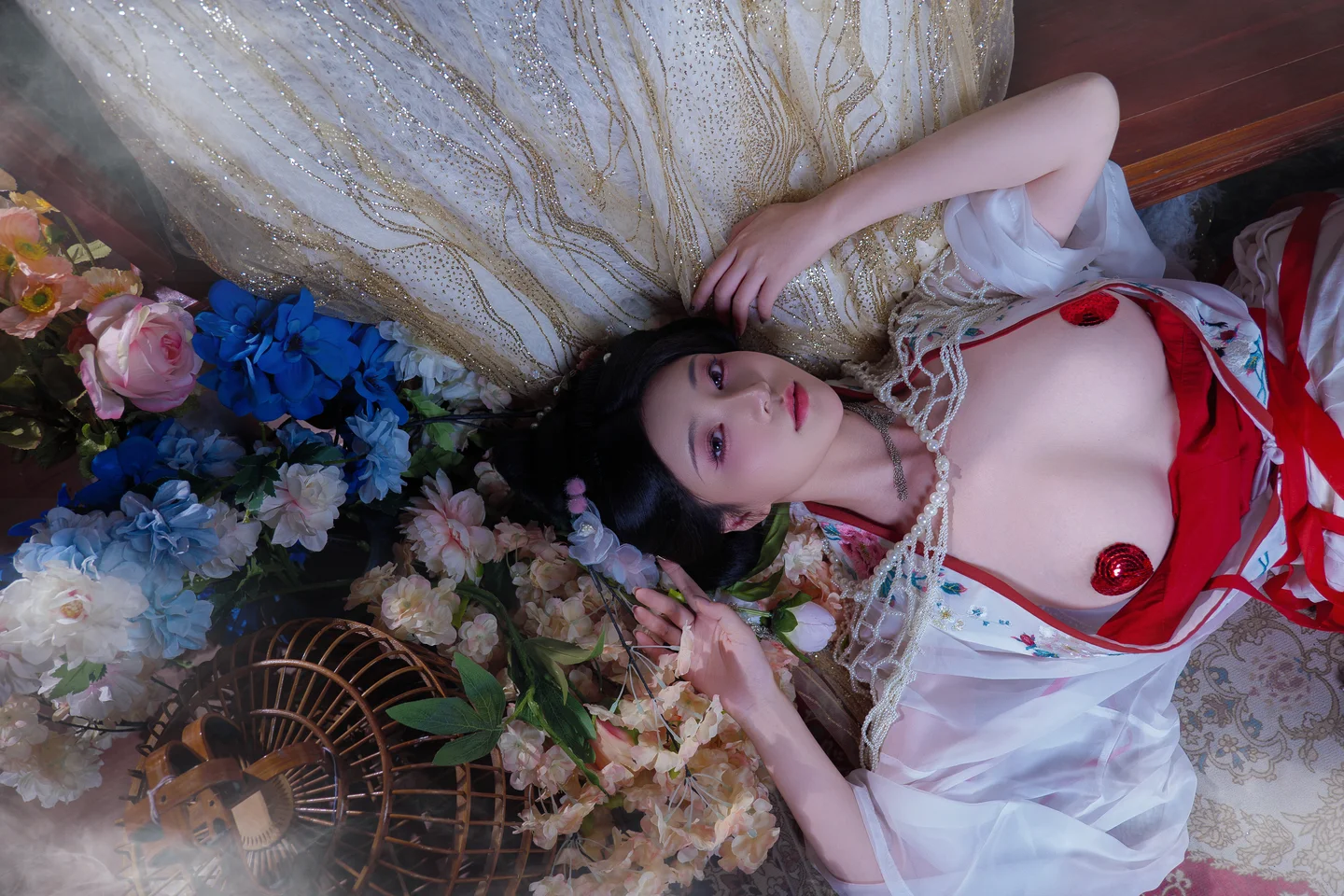 年年 – 广寒宫 [80P-728MB] 【丝足阁写真】078.webp