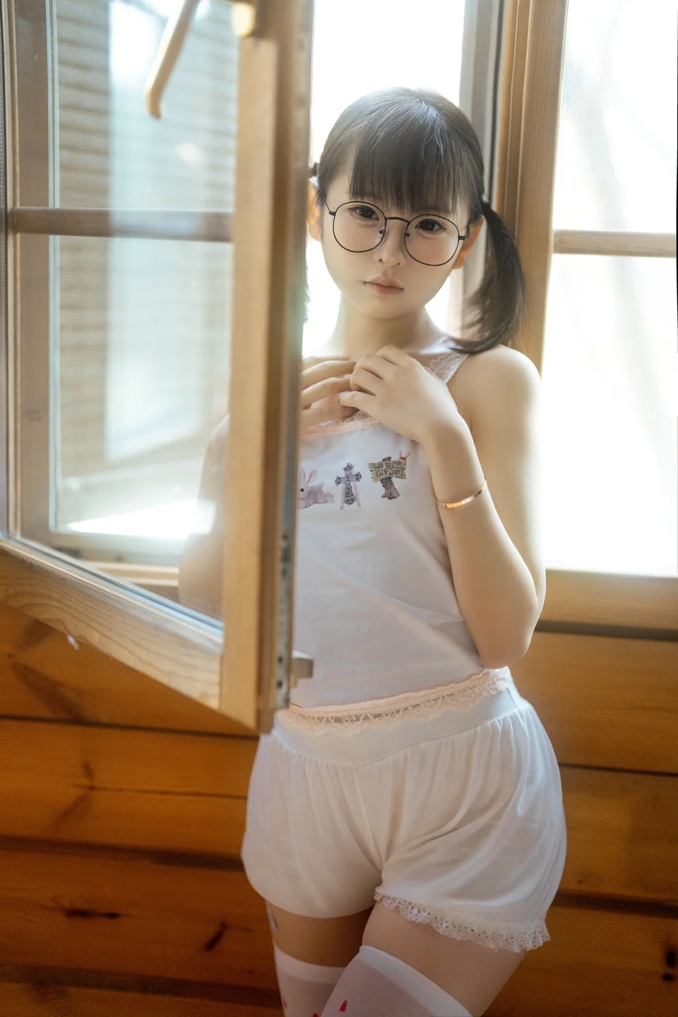 幼水铃衣_–_双马尾合集_80P+18分钟超长写真花絮🎬 【丝足阁写真】053.webp