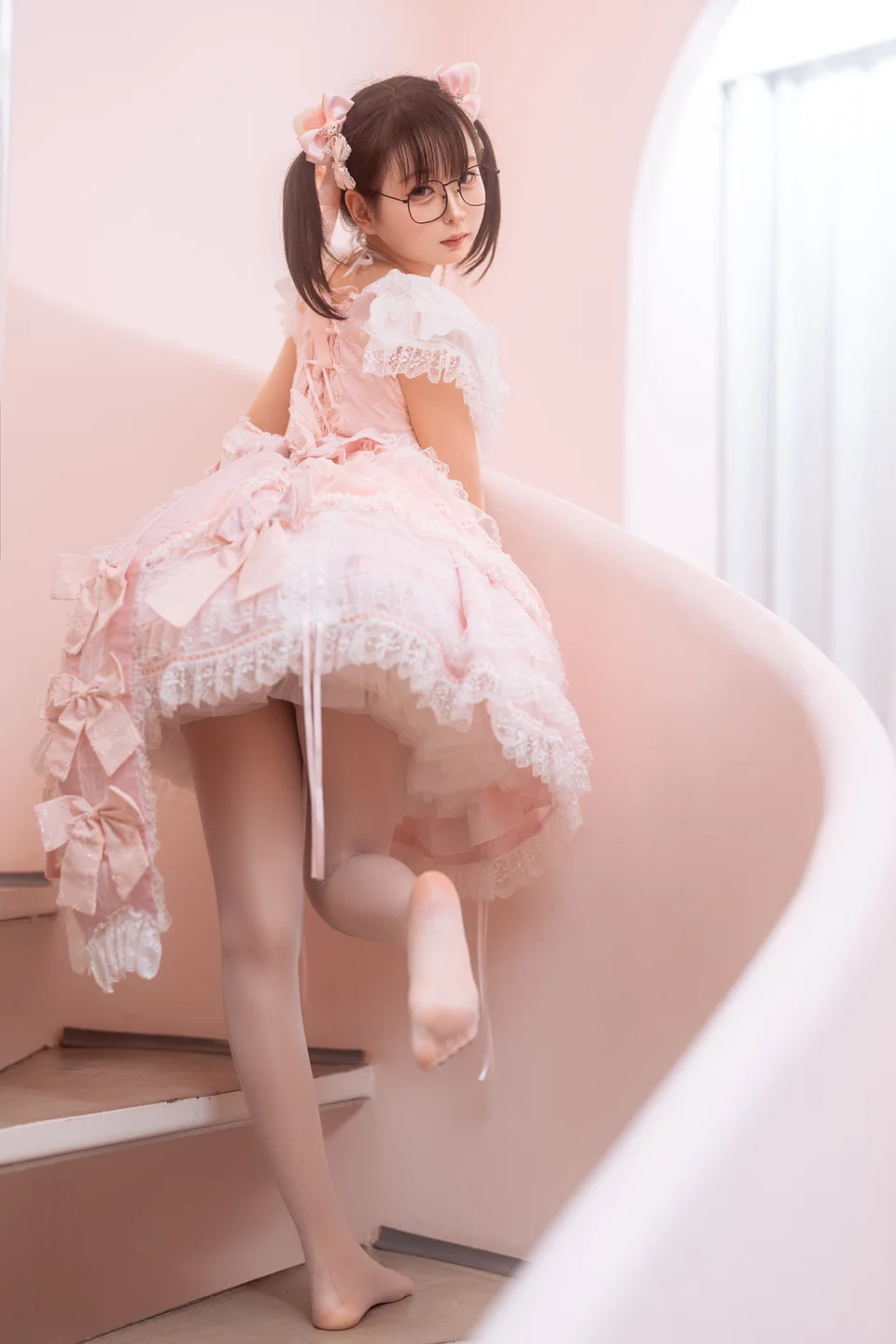 幼水铃衣_–_洛丽塔+楼道JK_30P+14分钟楼道叫兽视频花絮🎬 【丝足阁写真】001.webp