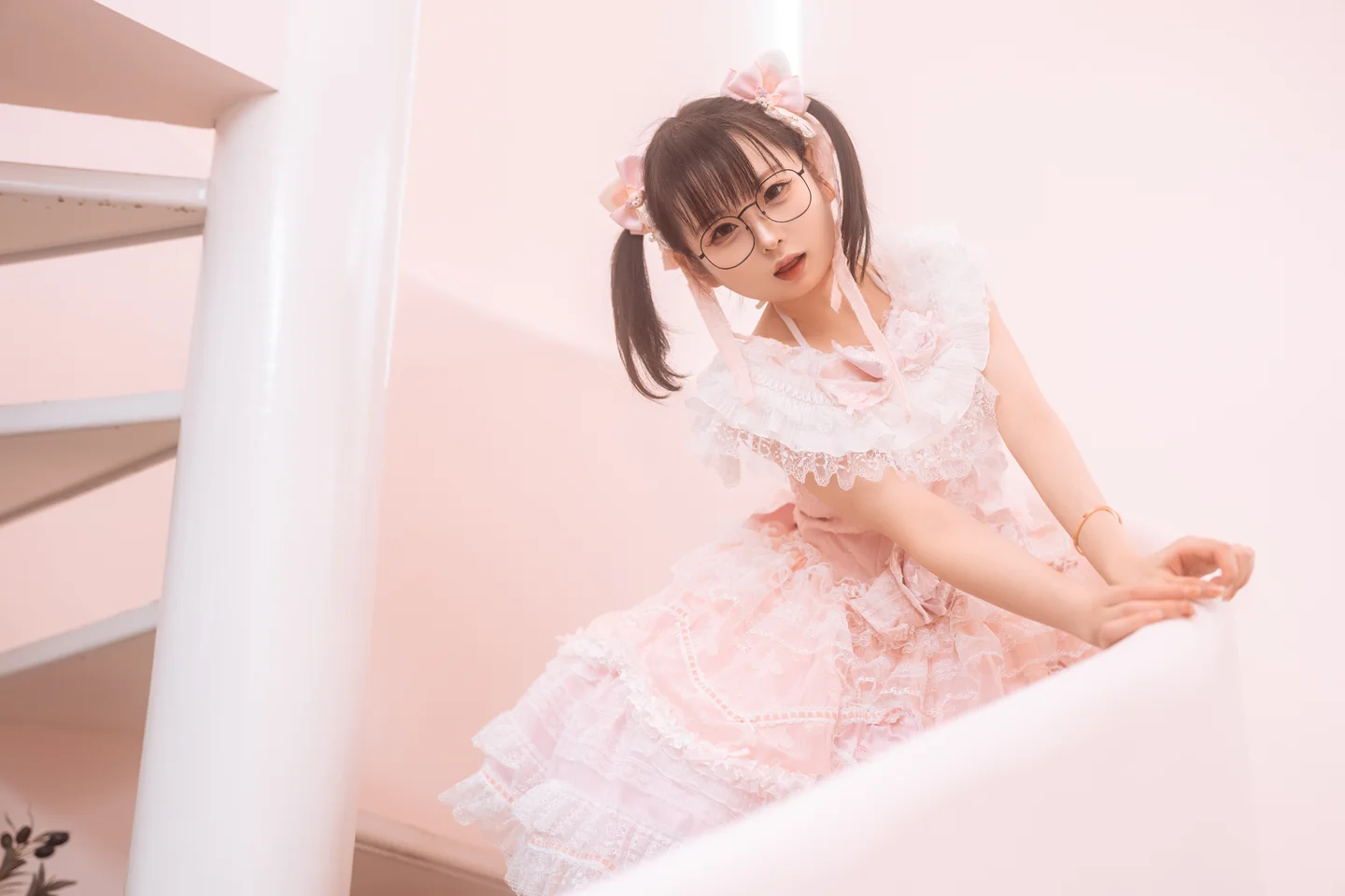 幼水铃衣_–_洛丽塔+楼道JK_30P+14分钟楼道叫兽视频花絮🎬 【丝足阁写真】003.webp
