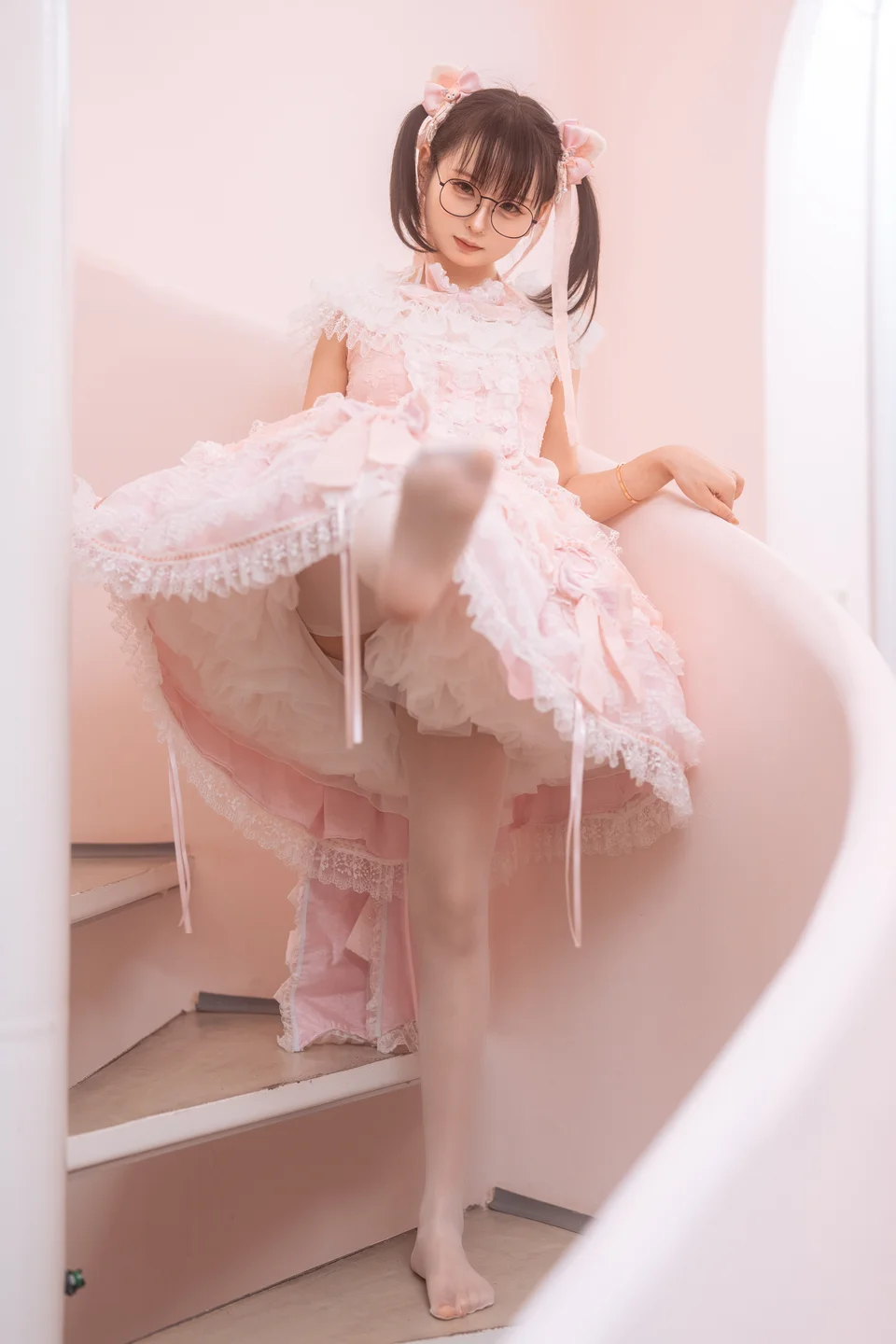 幼水铃衣_–_洛丽塔+楼道JK_30P+14分钟楼道叫兽视频花絮🎬 【丝足阁写真】004.webp