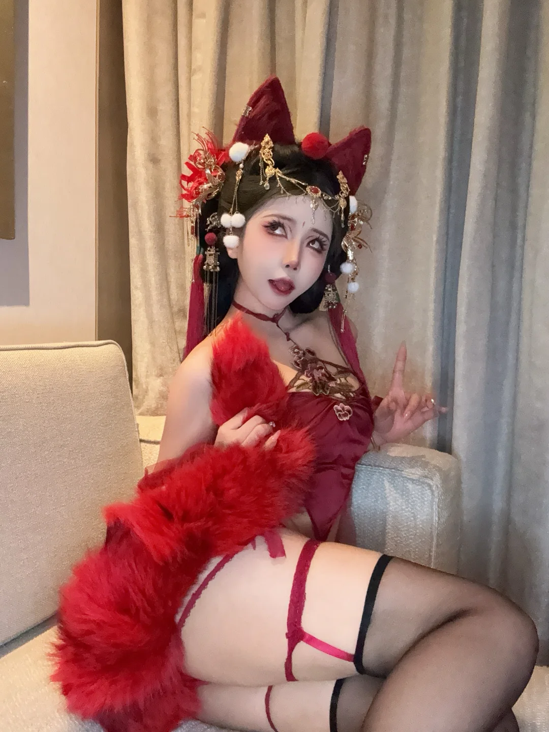 抱走莫子 – 红色小尾巴 [120P 25V] TG@icoset006.webp