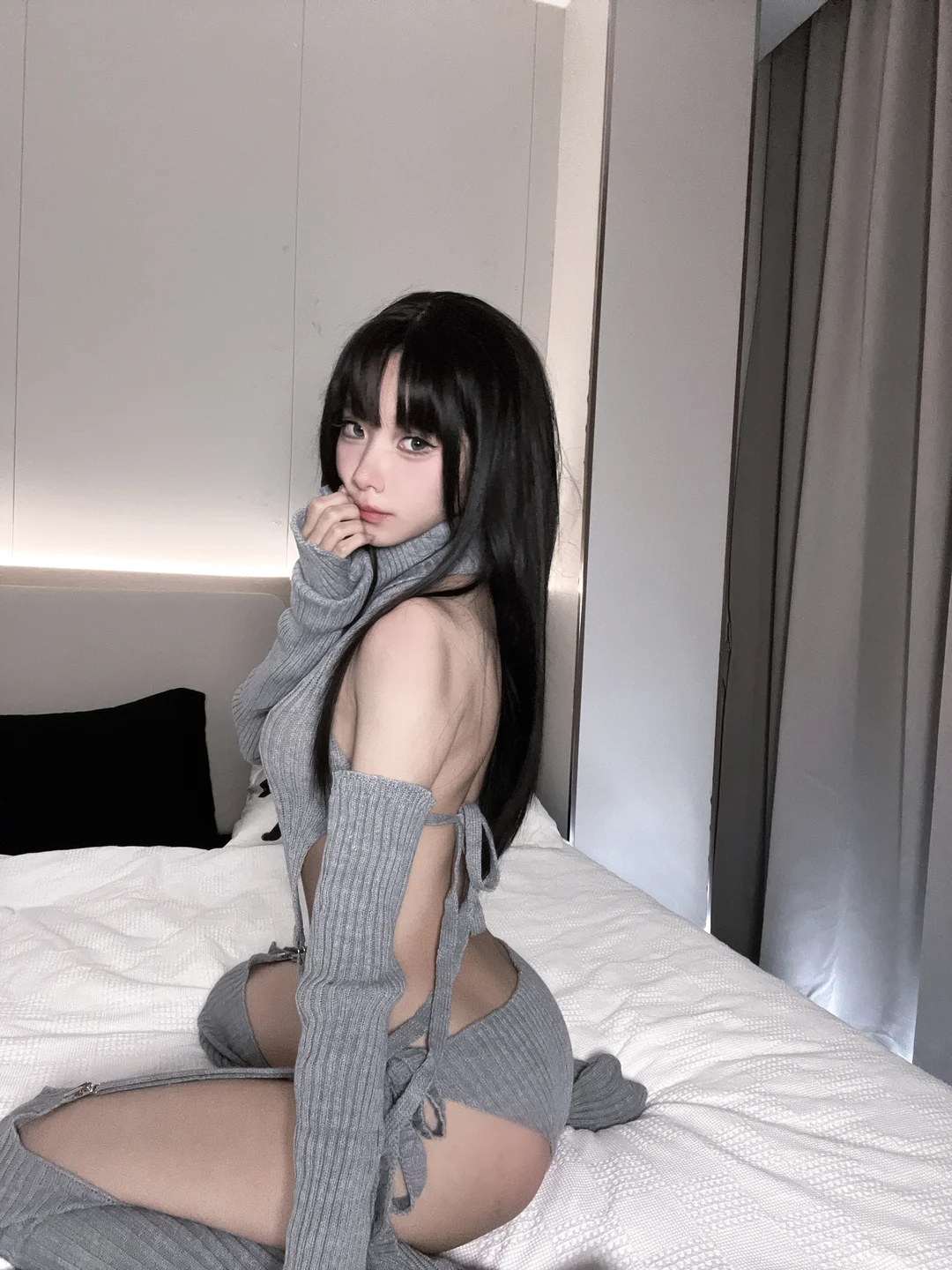 果咩酱w - 灰灰毛衣 [23P,2V-343MB] 008.webp