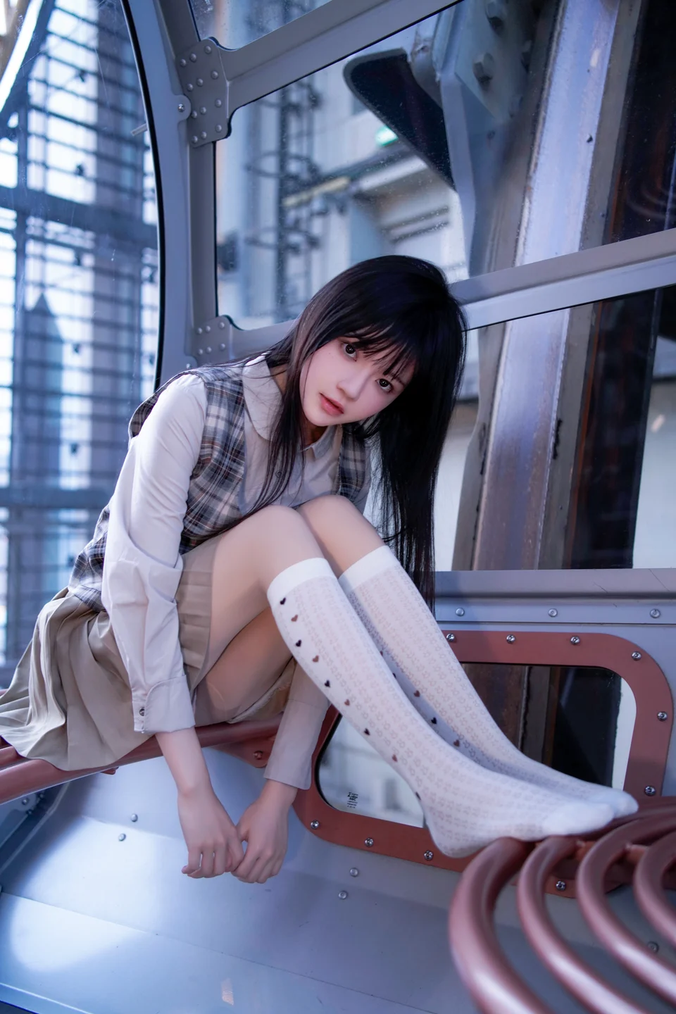 桜桃喵 – 制服摩天轮 [27P-699MB] 【丝足阁写真】006.webp