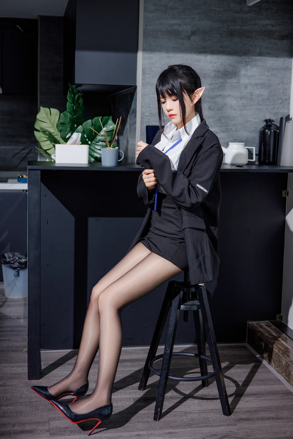 桜桃喵 - 城市中的精灵 [46P,1V-1.23GB] 001.webp