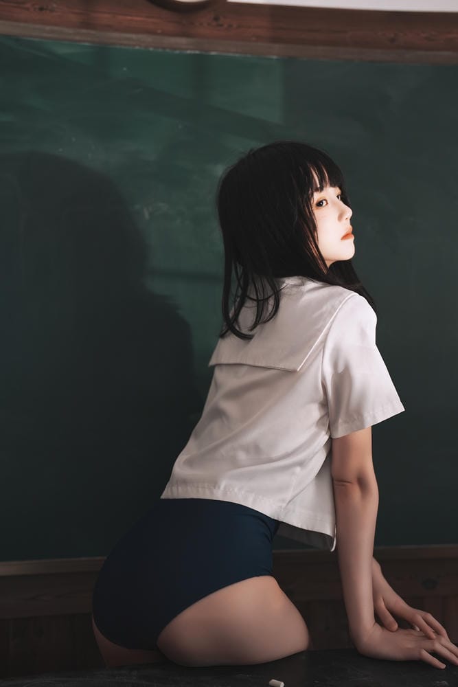 桜桃喵 - 教室死库水 011.jpg