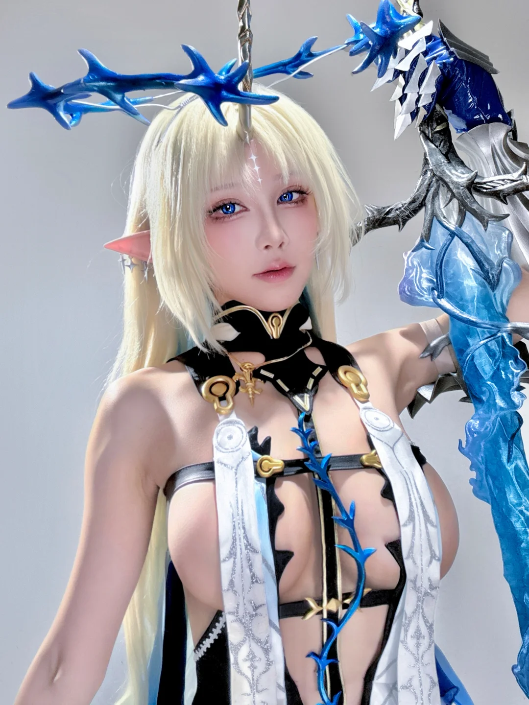 水淼Aqua_剑之圣女_鸣潮·卡提希娅_自拍_24P_40MB 001.webp