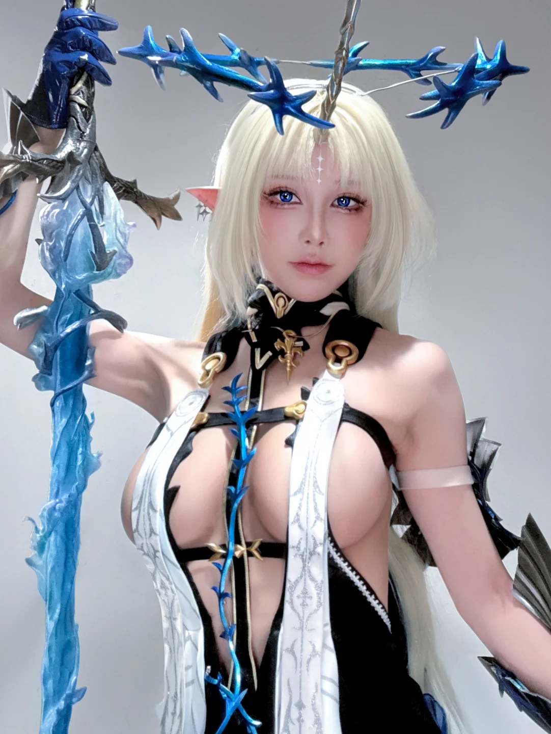 水淼Aqua_剑之圣女_鸣潮·卡提希娅_自拍_24P_40MB 003.webp