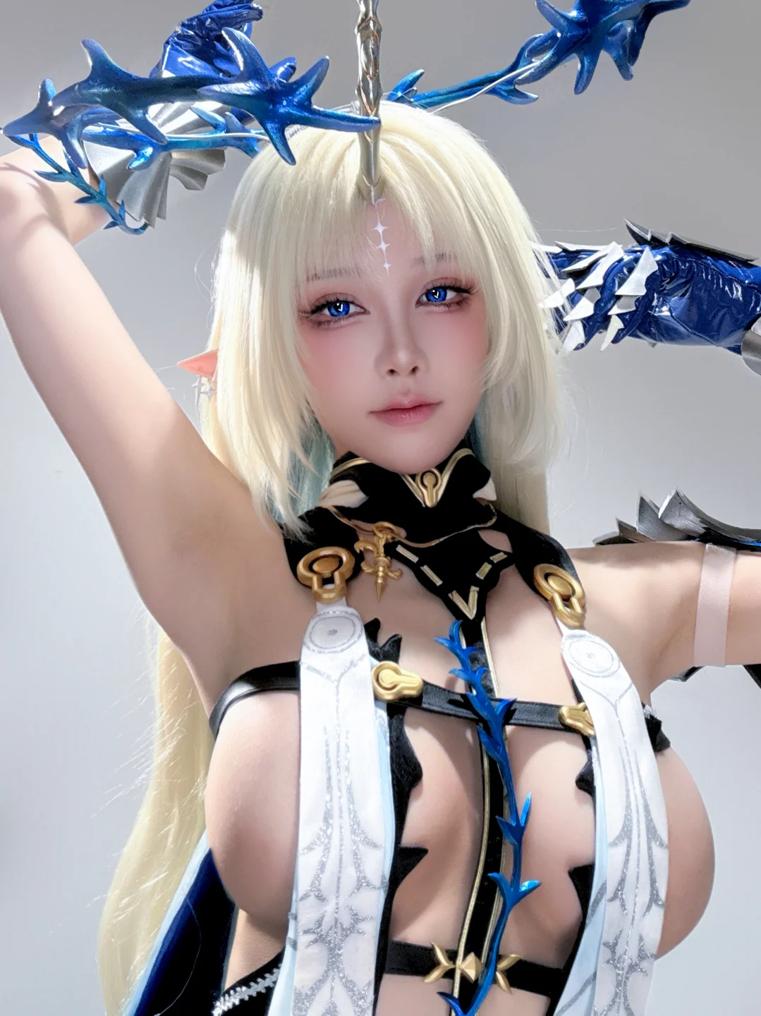 水淼Aqua_剑之圣女_鸣潮·卡提希娅_自拍_24P_40MB 006.webp