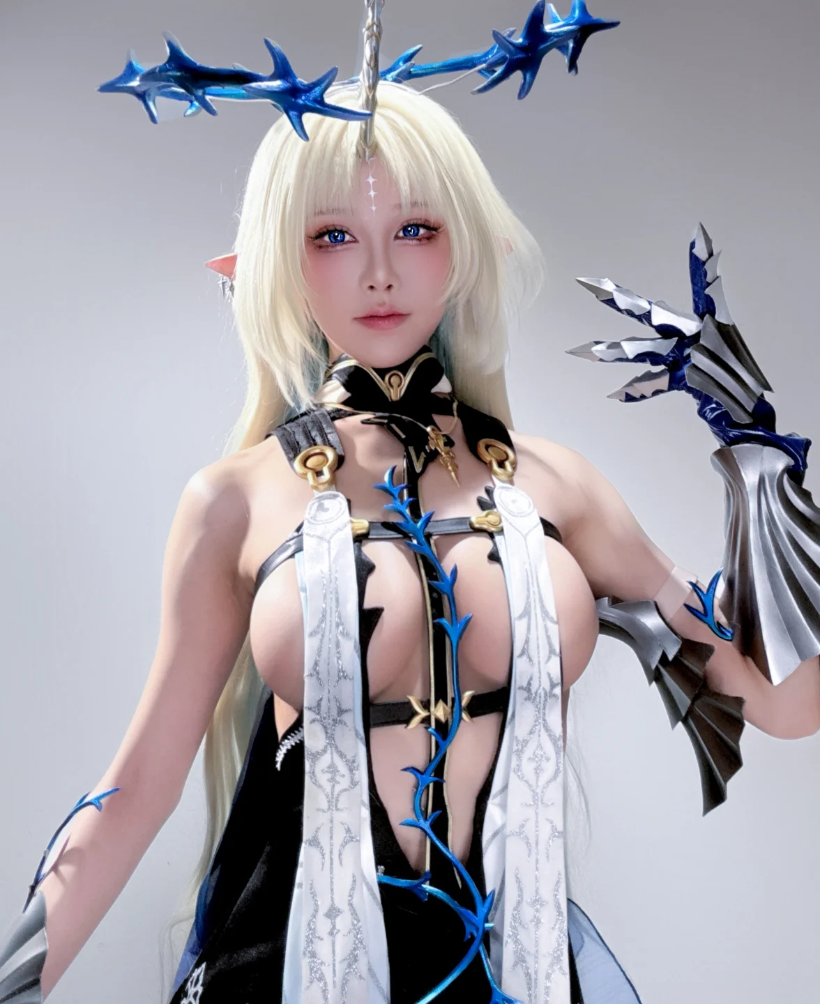 水淼Aqua_剑之圣女_鸣潮·卡提希娅_自拍_24P_40MB 007.webp