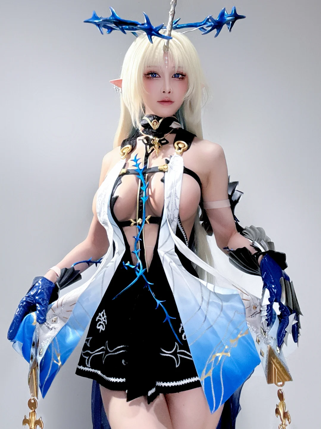 水淼Aqua_剑之圣女_鸣潮·卡提希娅_自拍_24P_40MB 010.webp