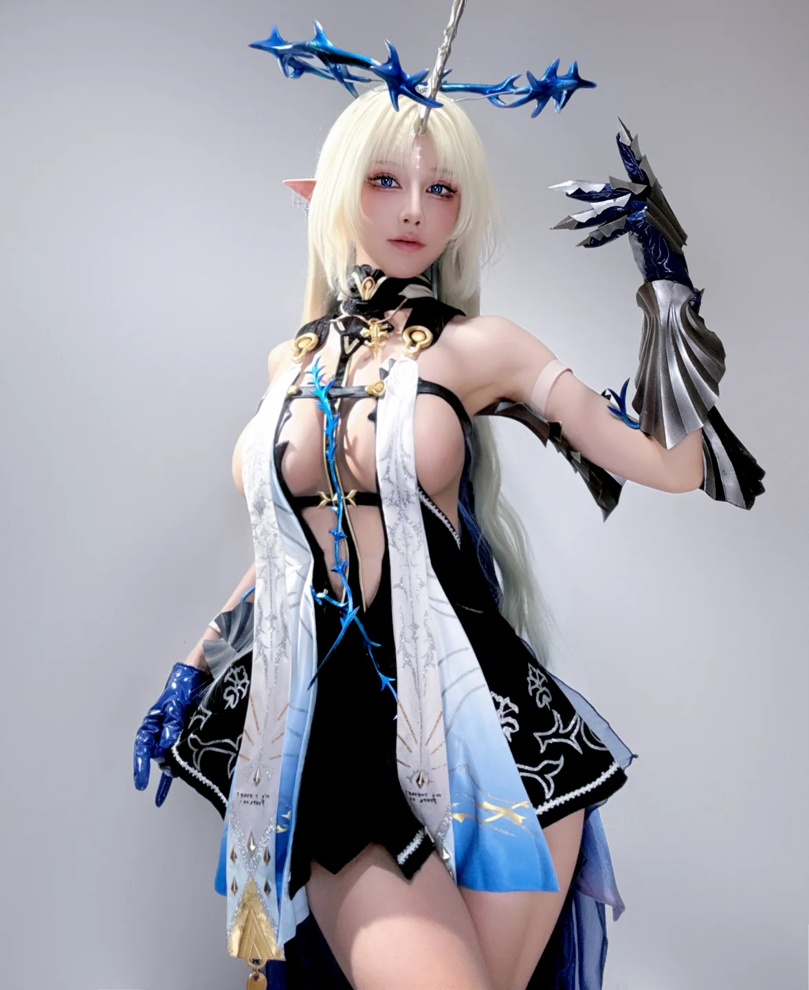水淼Aqua_剑之圣女_鸣潮·卡提希娅_自拍_24P_40MB 011.webp