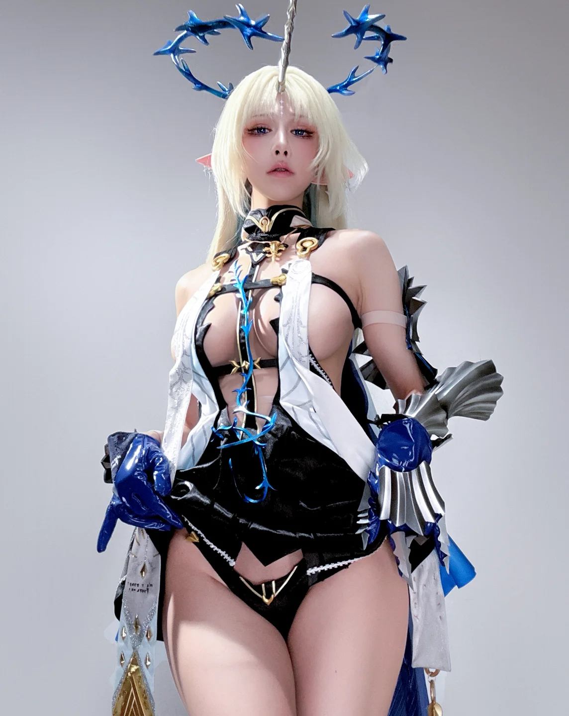 水淼Aqua_剑之圣女_鸣潮·卡提希娅_自拍_24P_40MB 012.webp