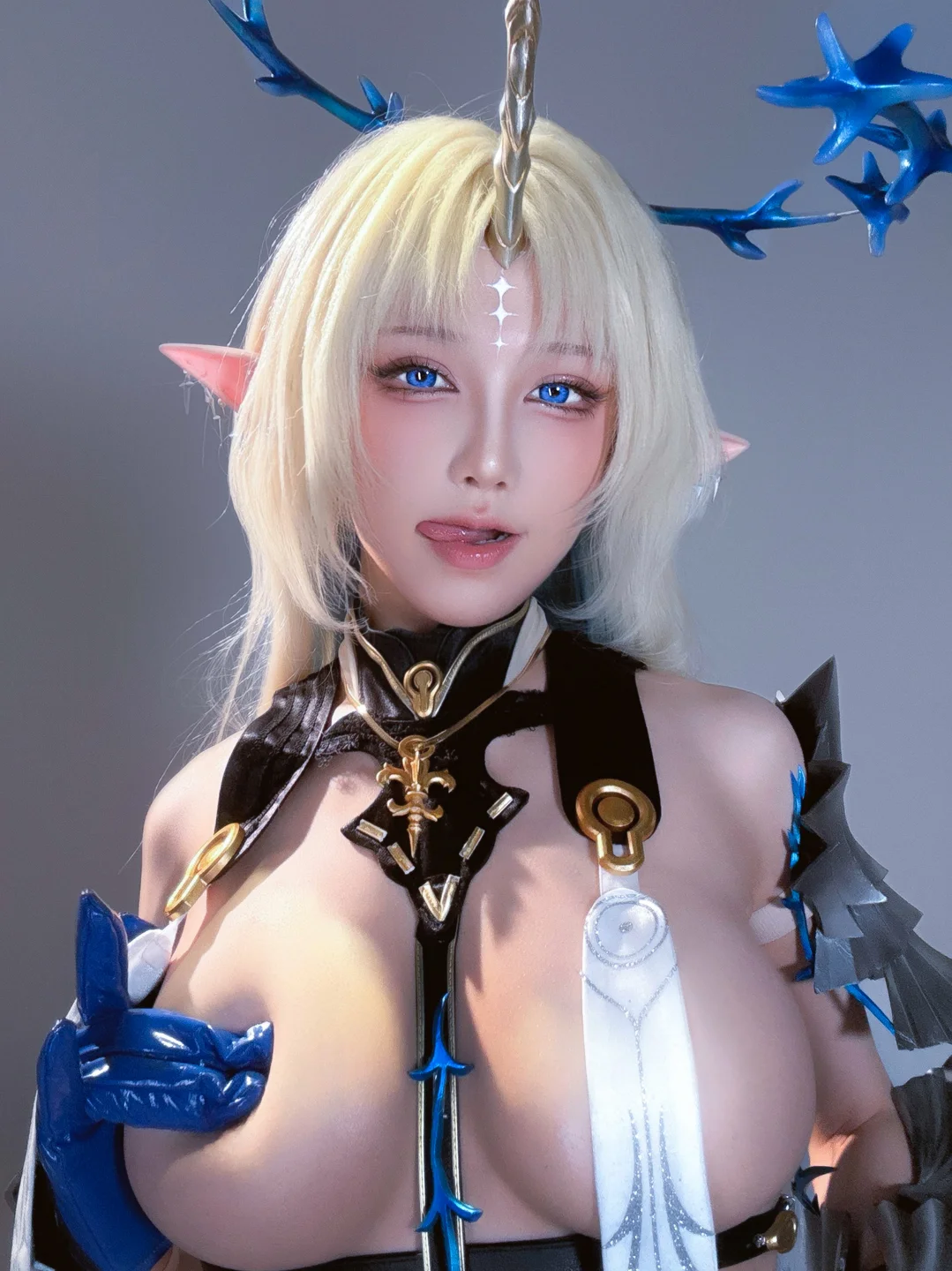 水淼Aqua_剑之圣女_鸣潮·卡提希娅_自拍_24P_40MB 019.webp
