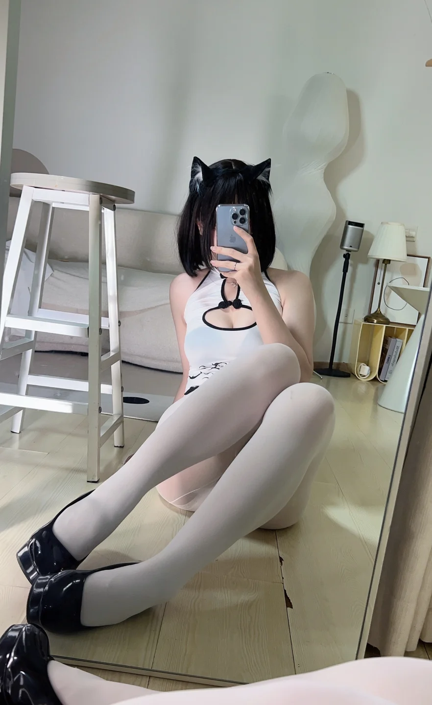 洛桑w伊梓 - 专属白丝汤圆 [27P-118MB] 【丝足阁写真】003.webp