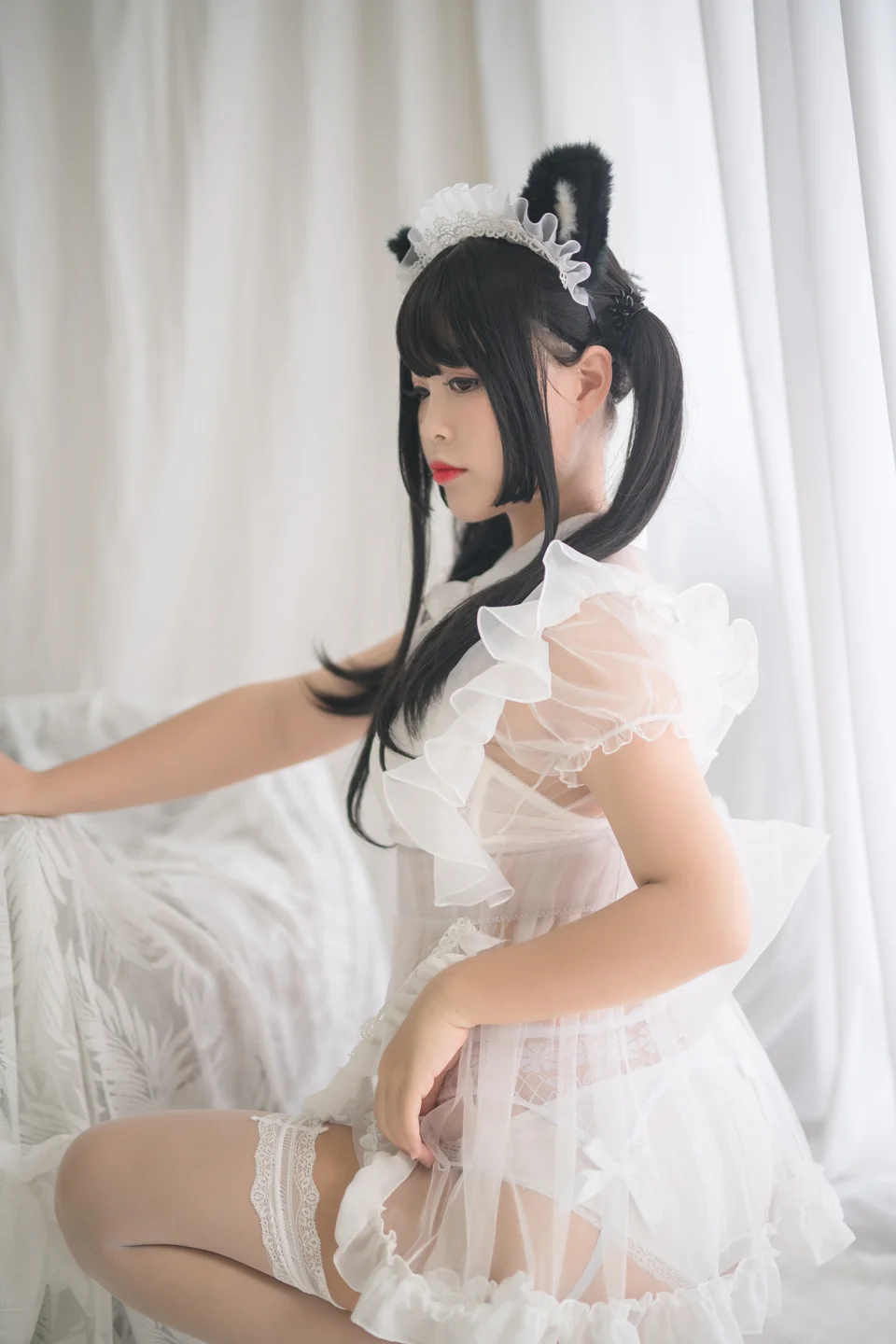 白烨妹纸 - 白猫透明女仆 [88P 8V] 20240913-163019(41).webp