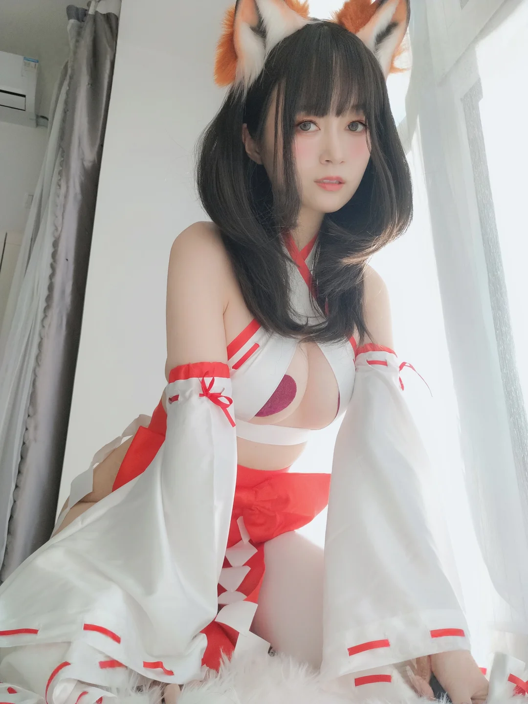 白银81 - 神社小狐狸 [93P,7V-597MB] 005.webp