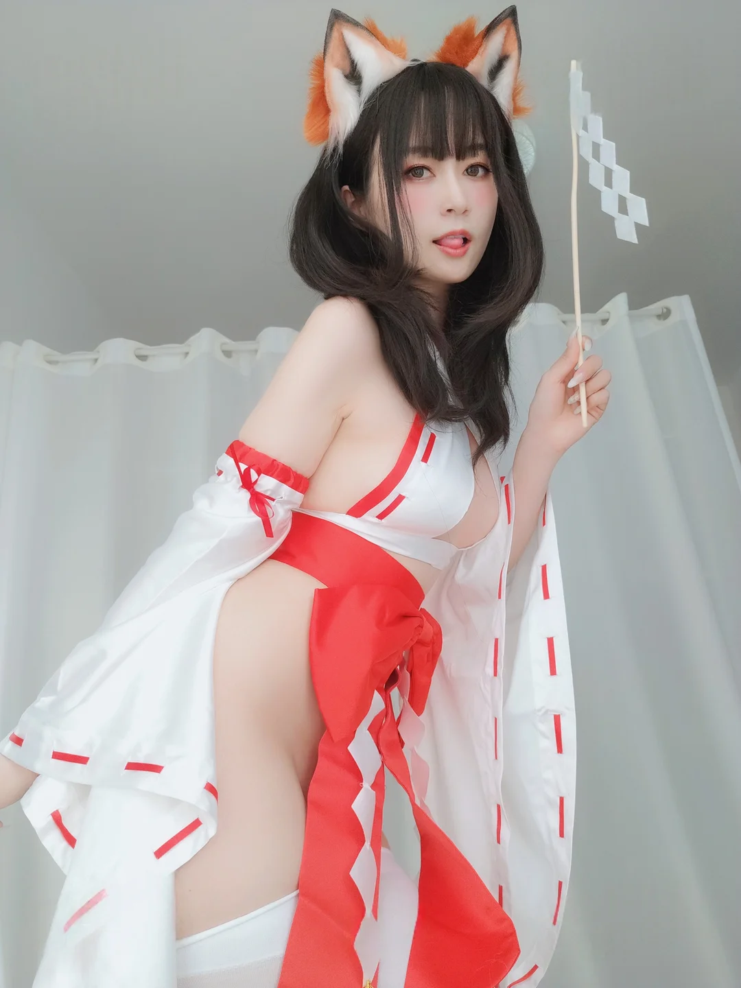 白银81 - 神社小狐狸 [93P,7V-597MB] 013.webp