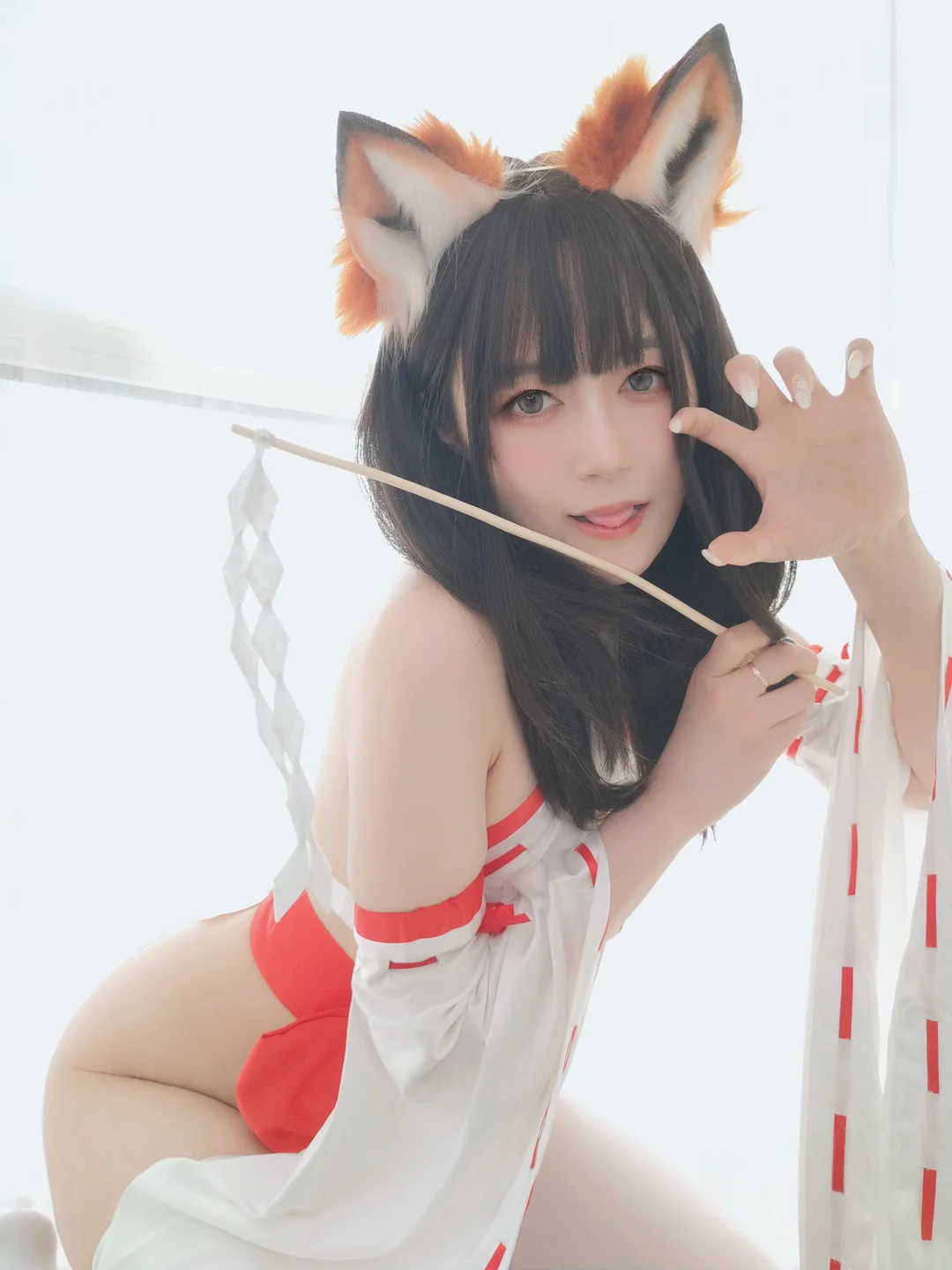 白银81 - 神社小狐狸 [93P,7V-597MB] 045.webp